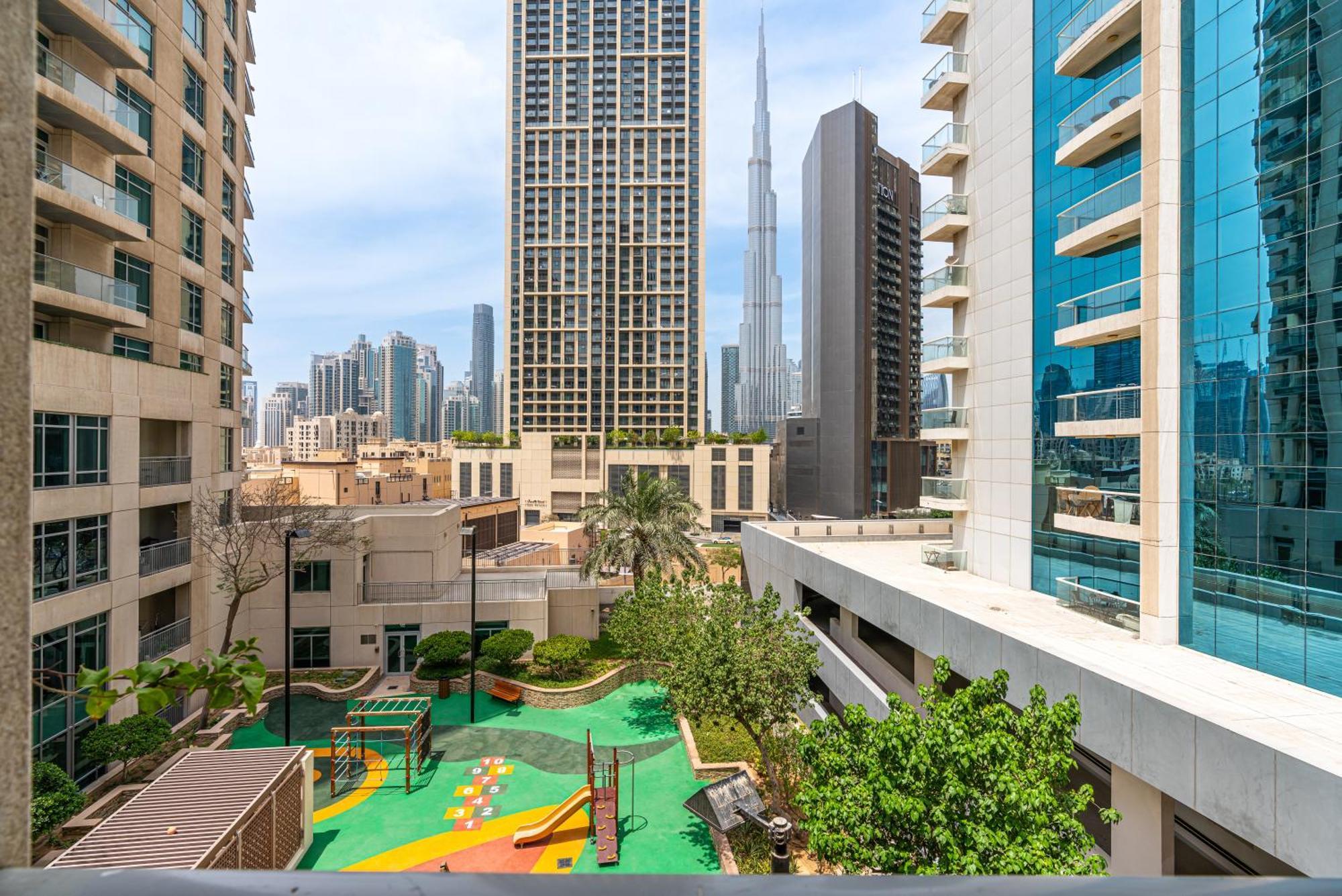 Vibrant 1br With Burj Khalifa View Dubai