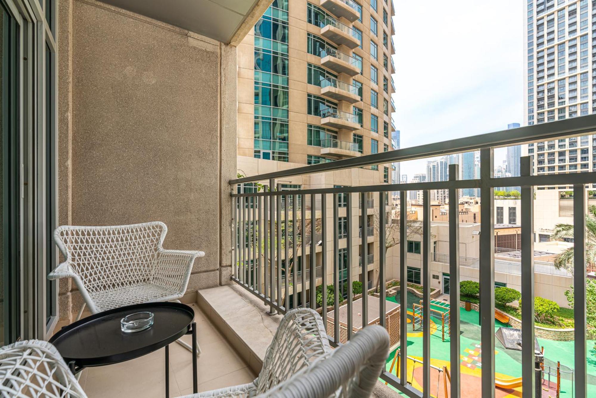 Vibrant 1br With Burj Khalifa View