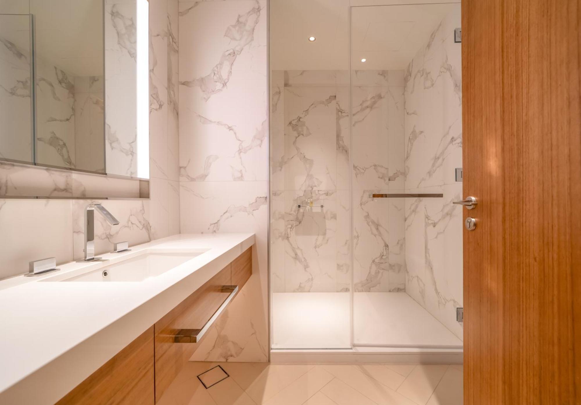 Newarabian 3 Bedroom Address Opera Downtown Apartment *