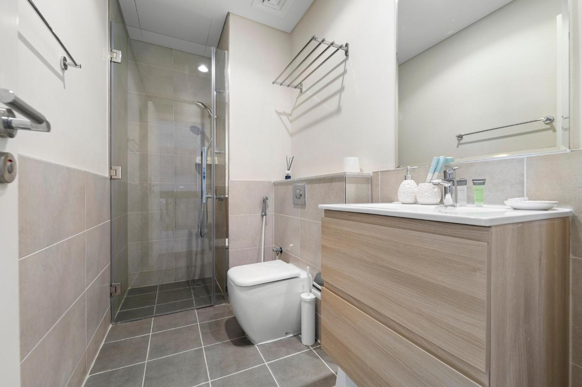Apartment Modern 1br At Golf A In Damac Hills Near Golf