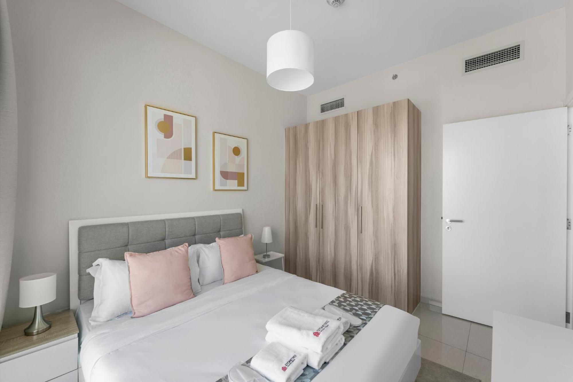 Apartment Modern 1br At Golf A In Damac Hills Near Golf