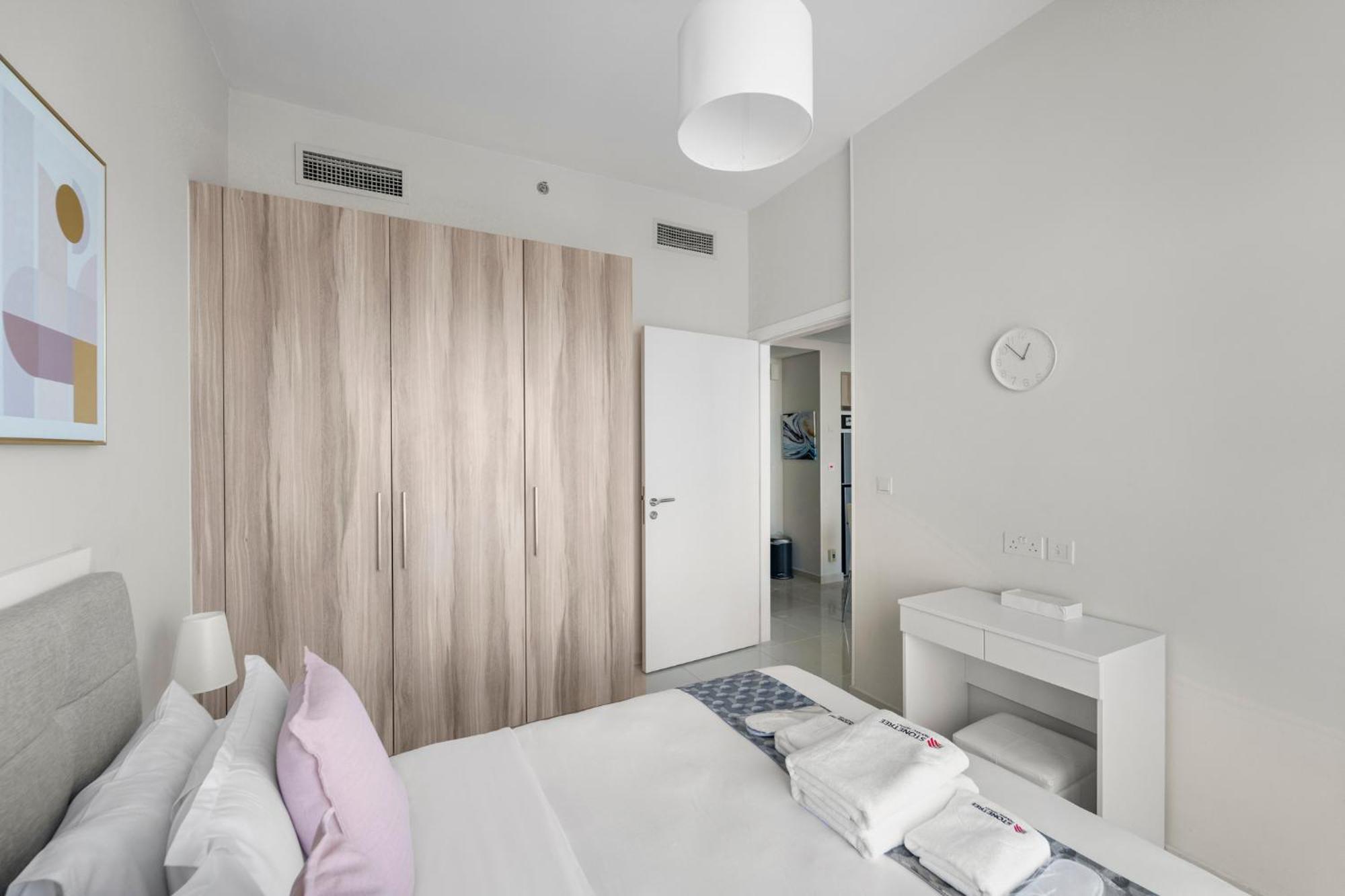 Modern 1br At Golf A In Damac Hills Near Golf Dubai