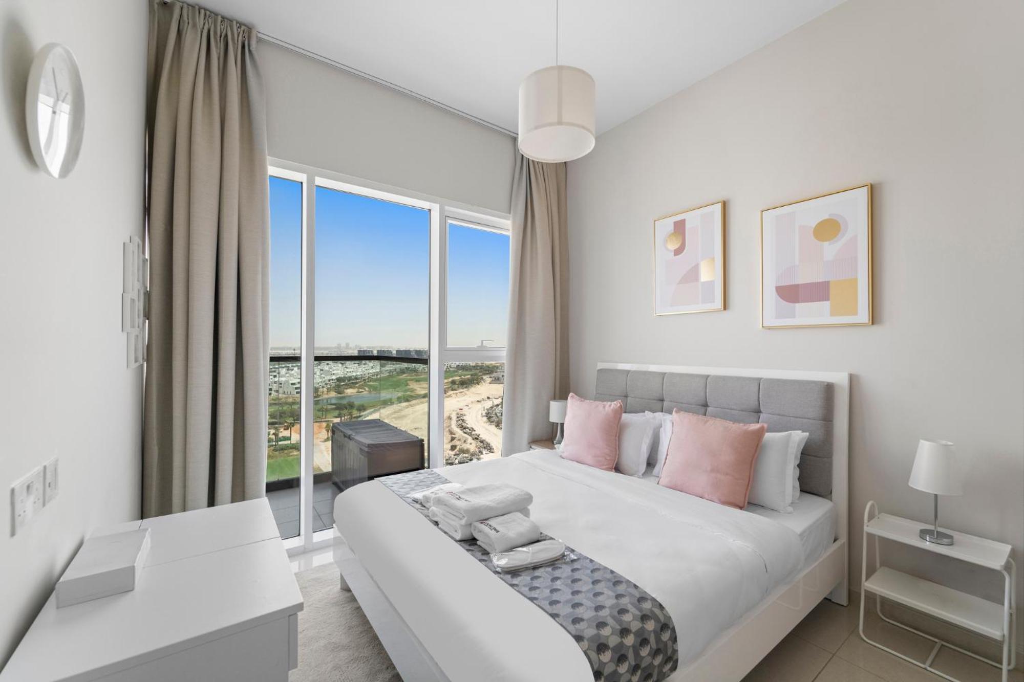 Apartment Modern 1br At Golf A In Damac Hills Near Golf