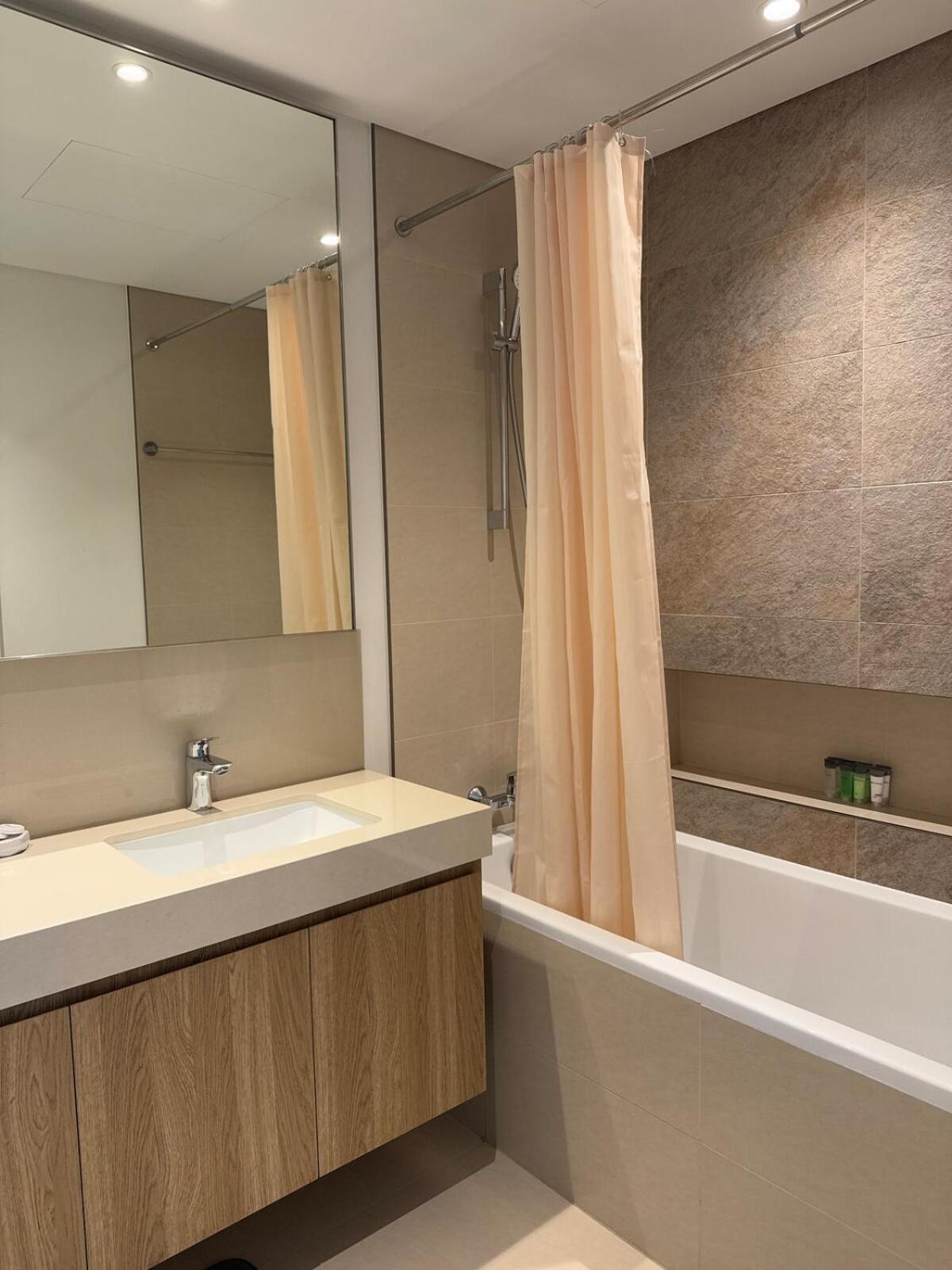 Luxurious Downtown Views 2 Bedrooms Apartment