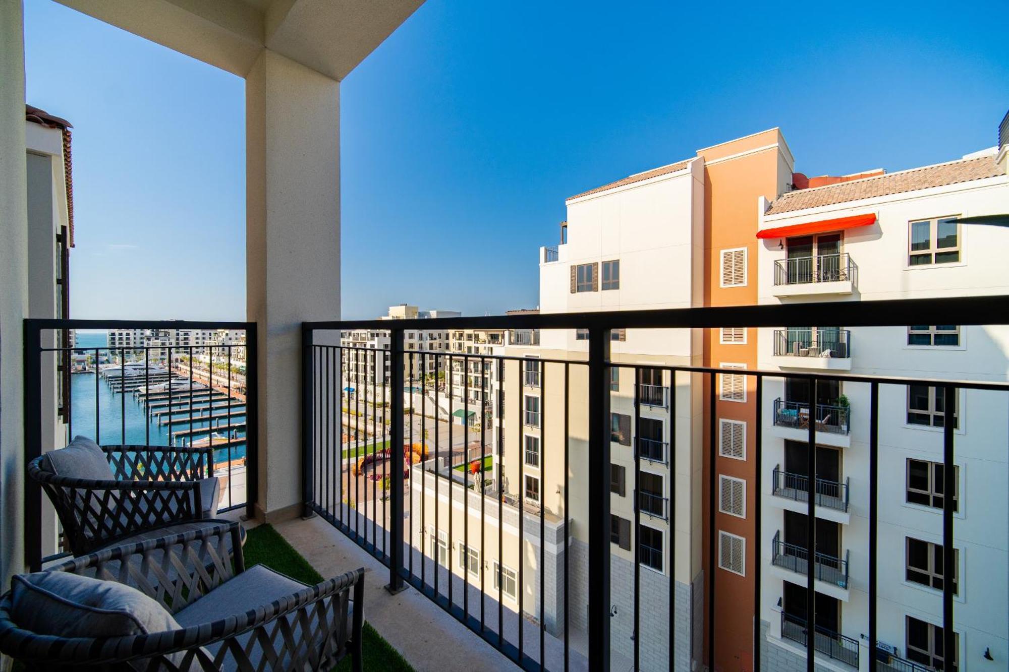 Wake Up To Yacht Views - 1br With Private Access & Baby Gear Apartment *