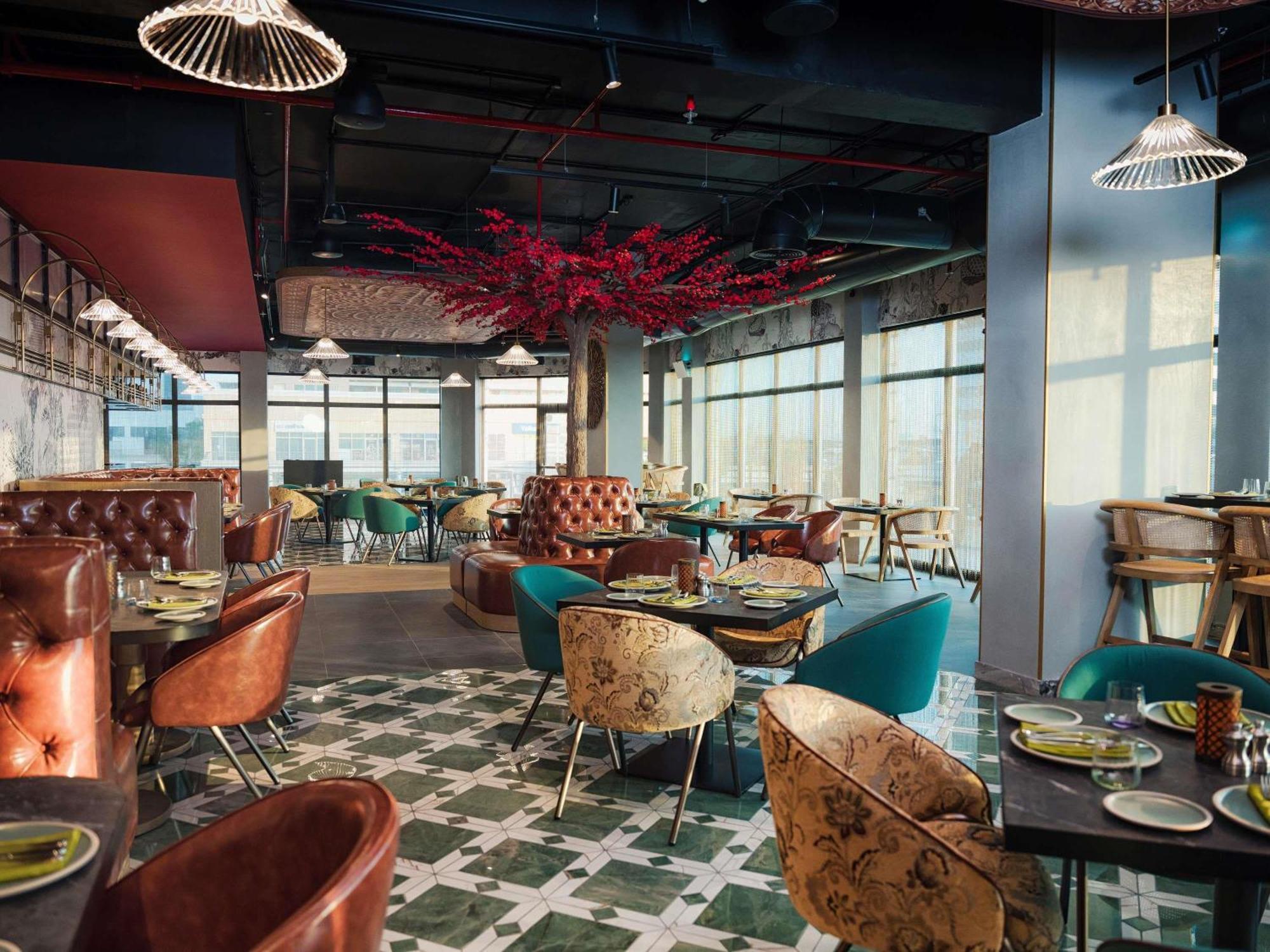 Moevenpick Jumeirah Lakes Towers Hotel 5*
