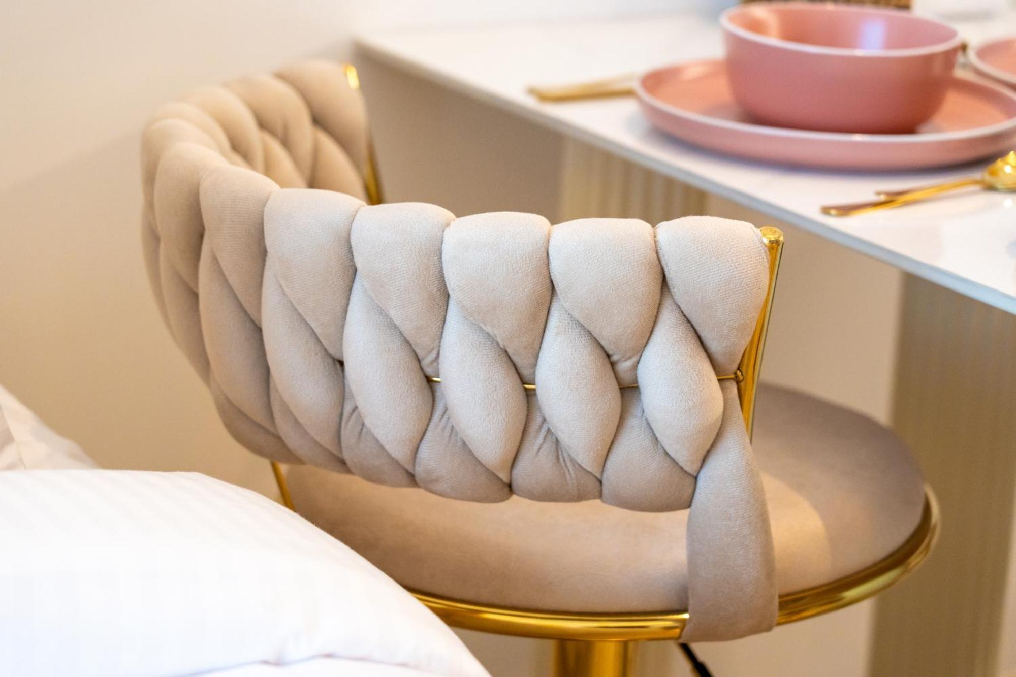Luxurious New Studio! 2 Double Beds! Sleek Design & High-end Amenities In Downtown Dubai