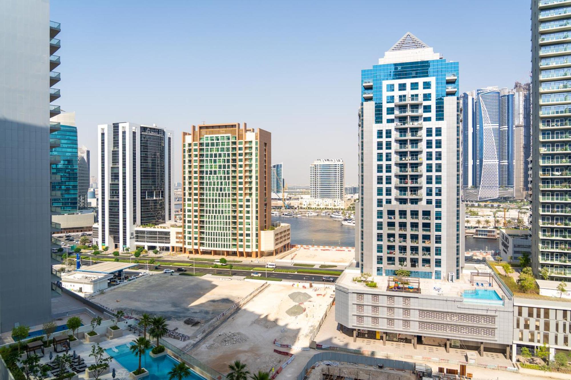 Luxurious New Studio! 2 Double Beds! Sleek Design & High-end Amenities In Downtown Apartment Dubai