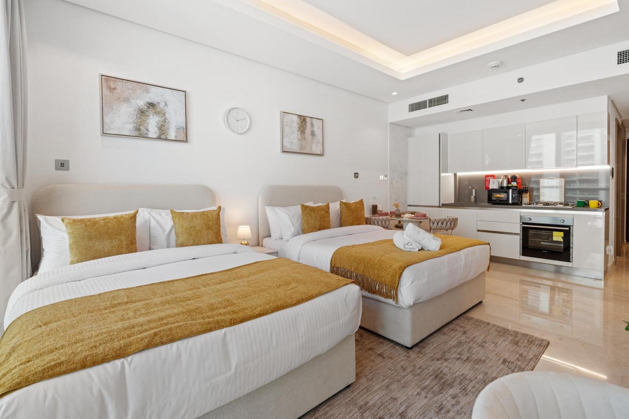 Luxurious New Studio! 2 Double Beds! Sleek Design & High-end Amenities In Downtown Dubai