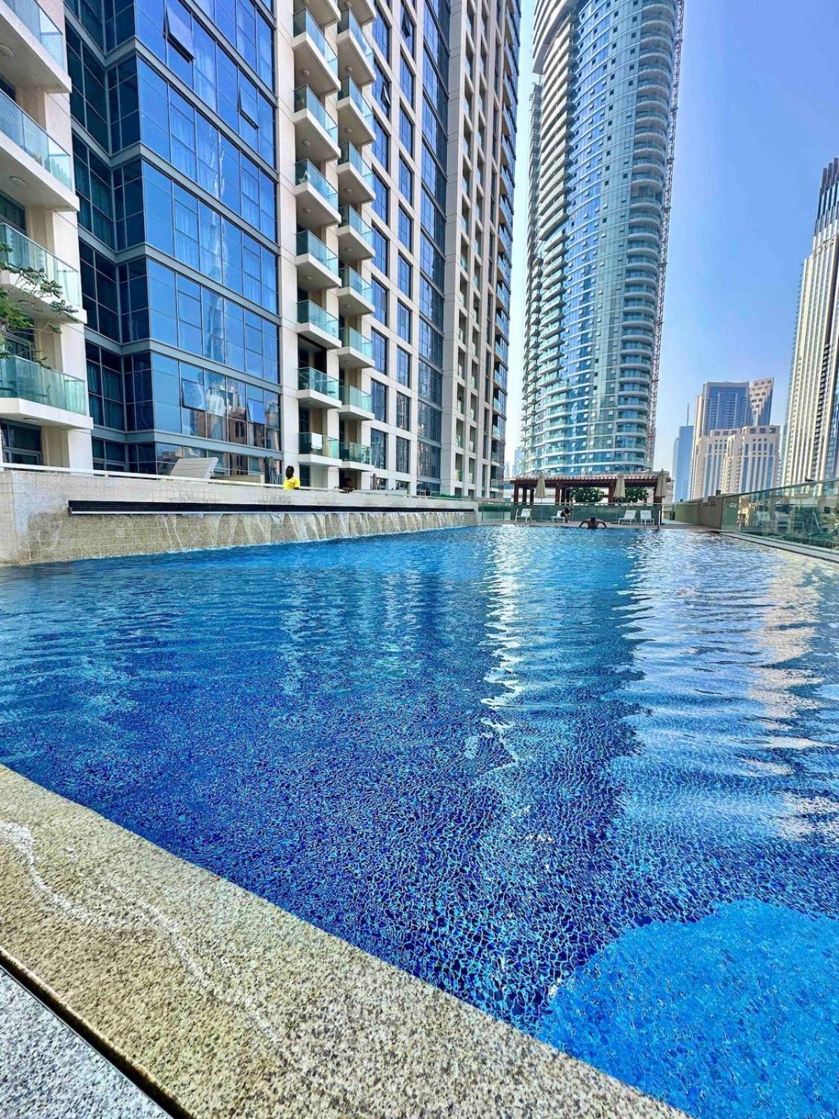 Dreamy 1 Bed With Burj Khalifa Views! *