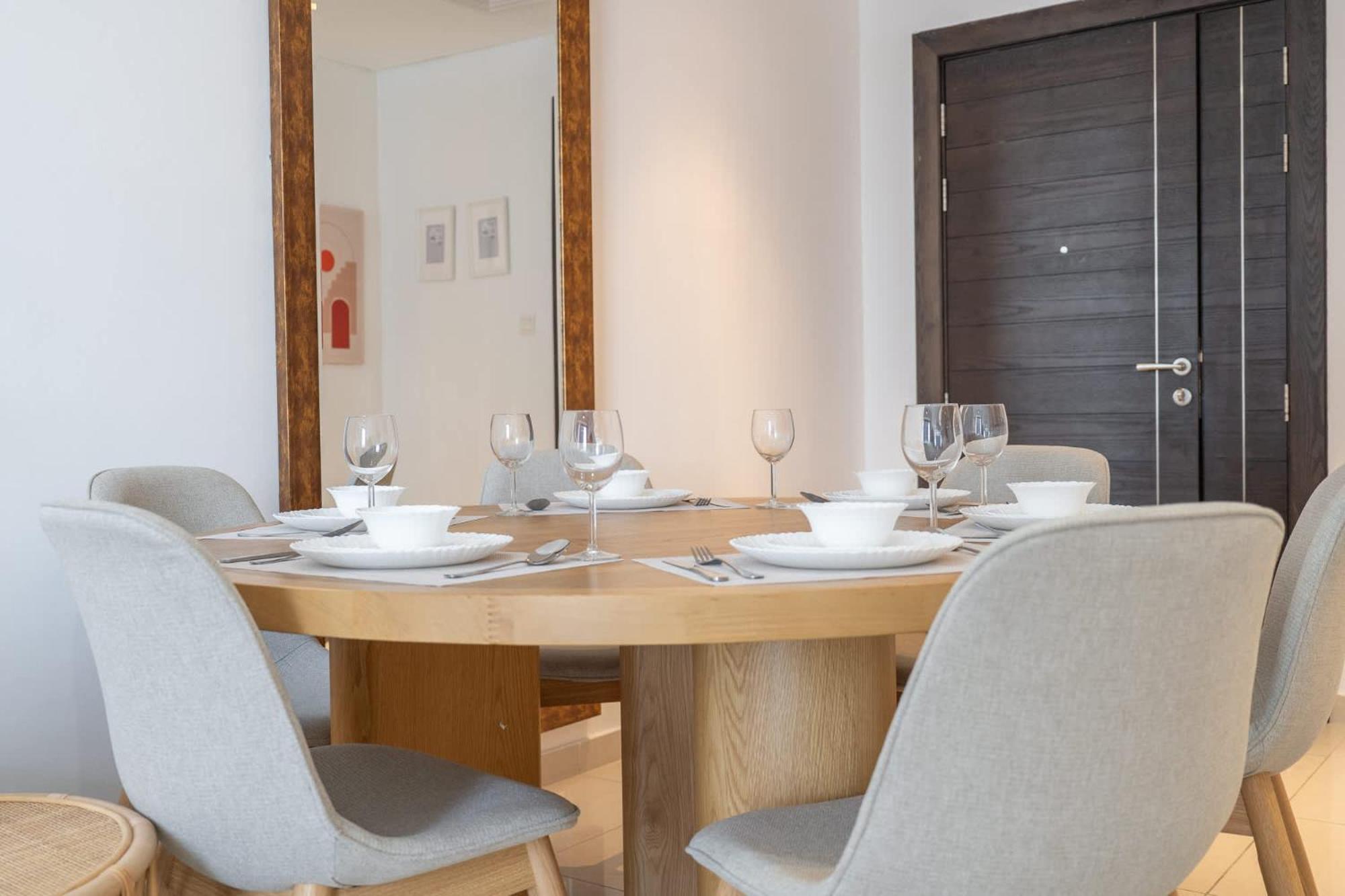 Apartment Contemporary 2-bedroom In Silverene *