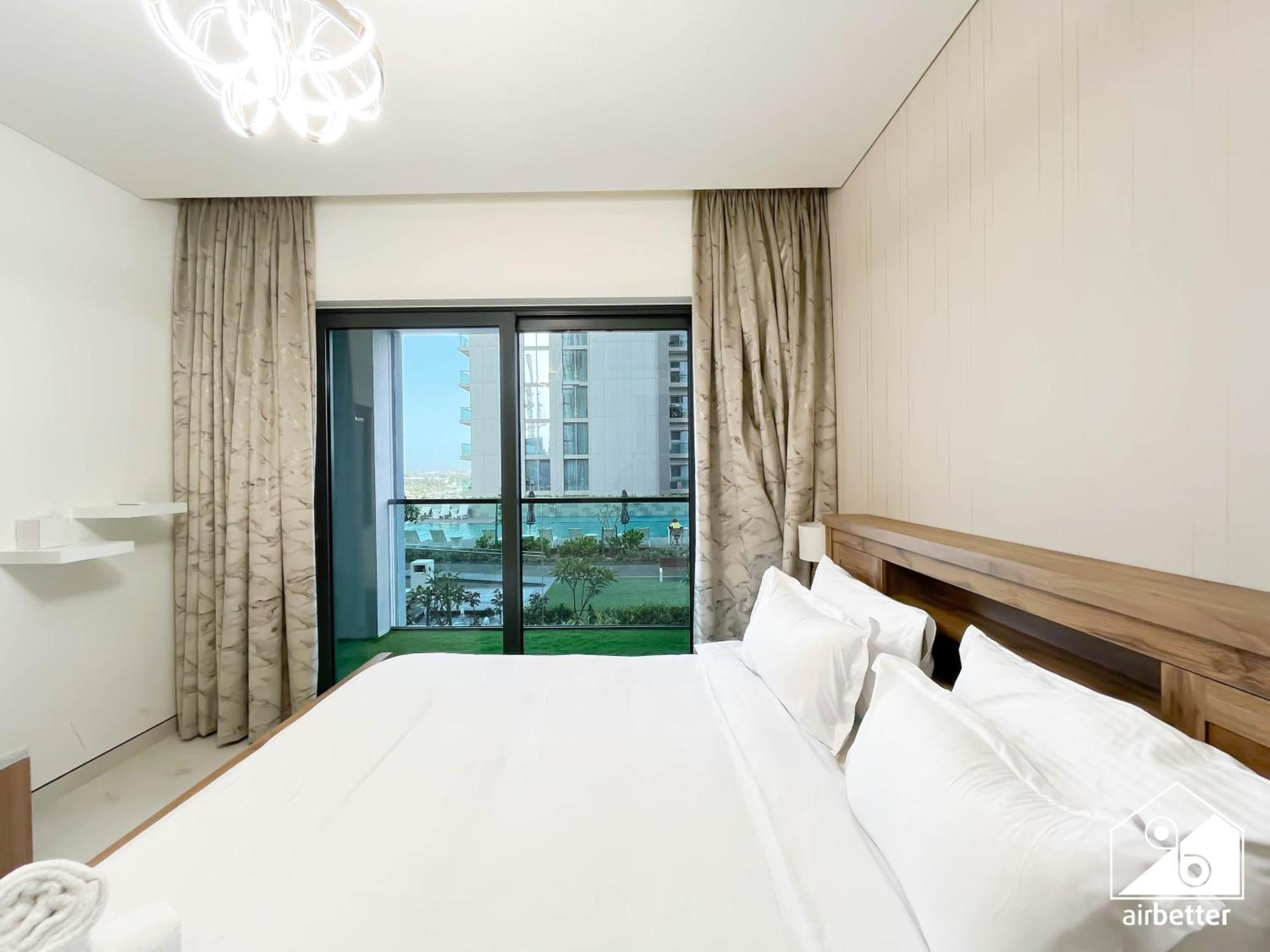 Modern 2b With Pool Acess Sobha Creek Dubai