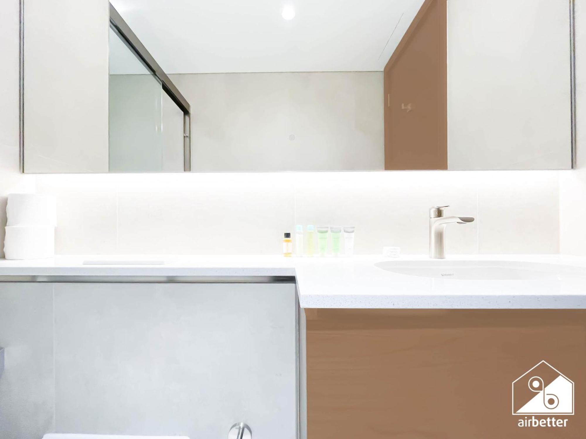 Modern 2b With Pool Acess Sobha Creek Apartment Dubai