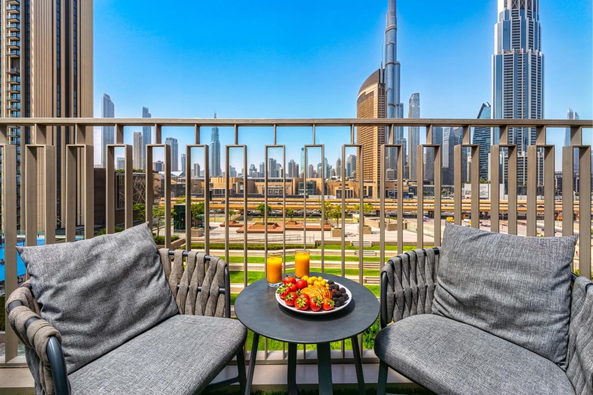 Mall Connection - Burj Views - Turf Balcony Apartment *