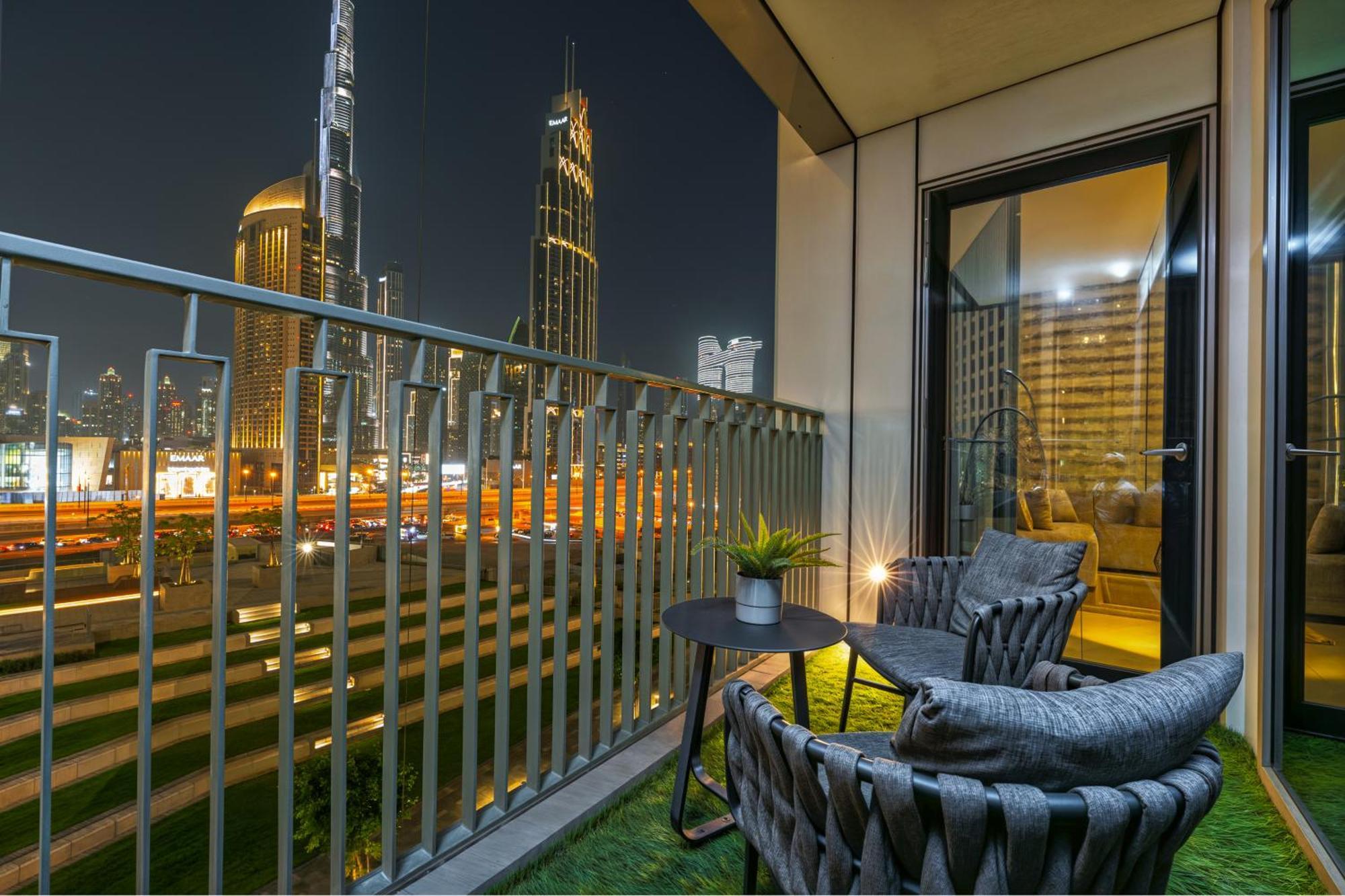 Apartment Mall Connection - Burj Views - Turf Balcony *
