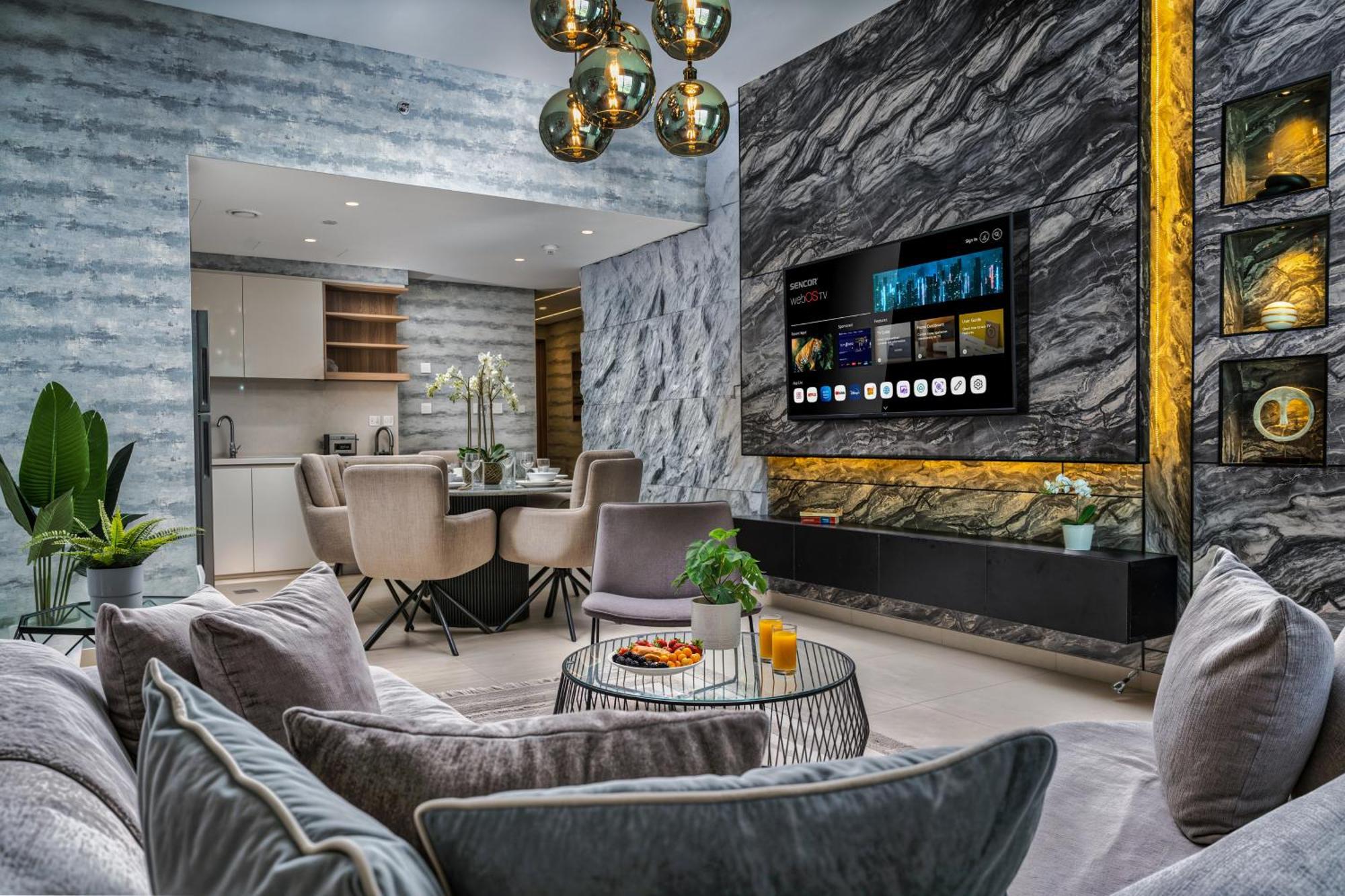 Mall Connection - Burj Views - Turf Balcony Apartment *