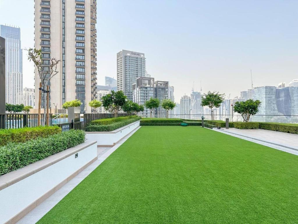 Tick - Burj Crown Luxury 2br W Balcony & Pool View