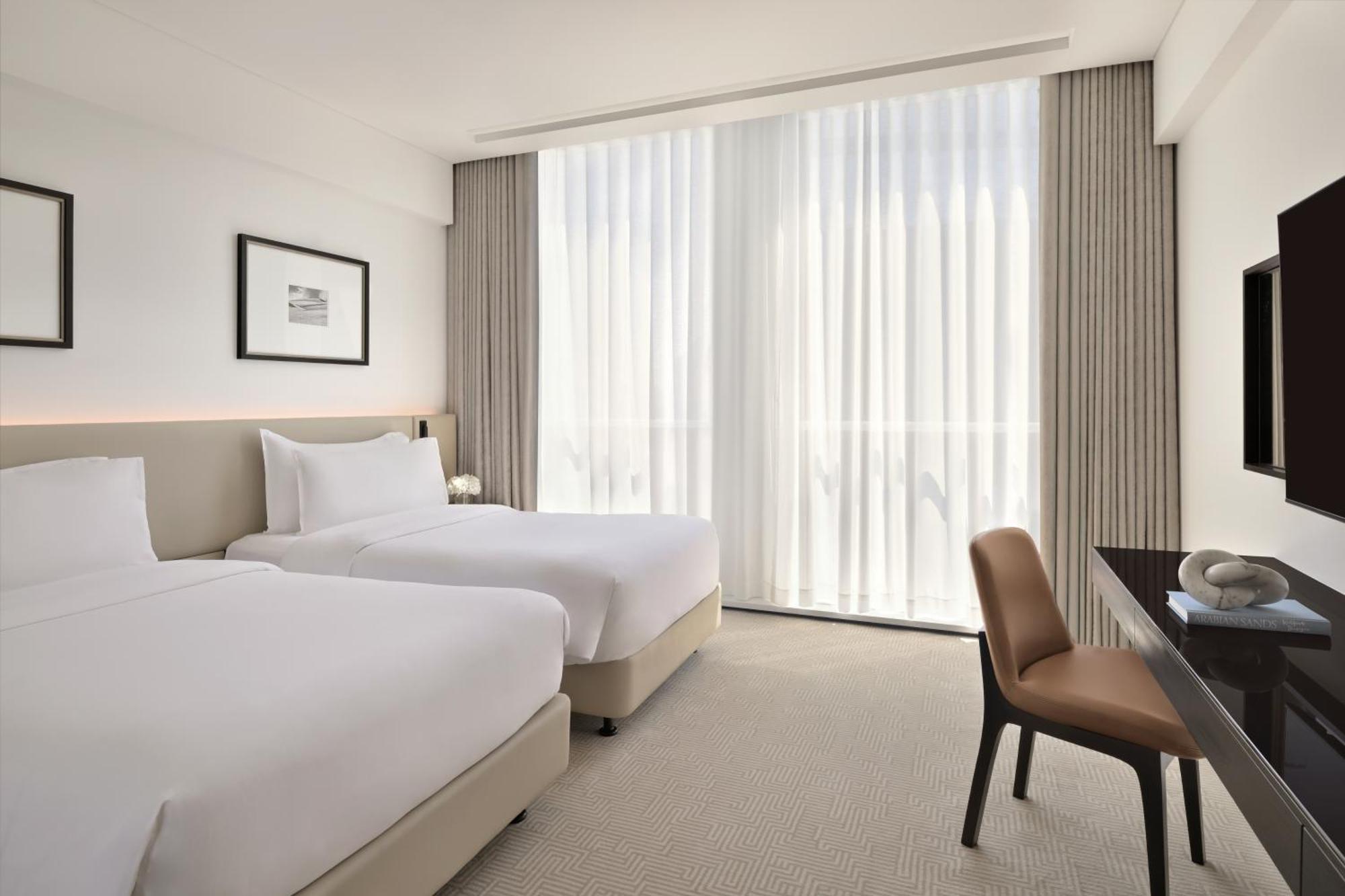 Sheraton Grand Hotel, 5*