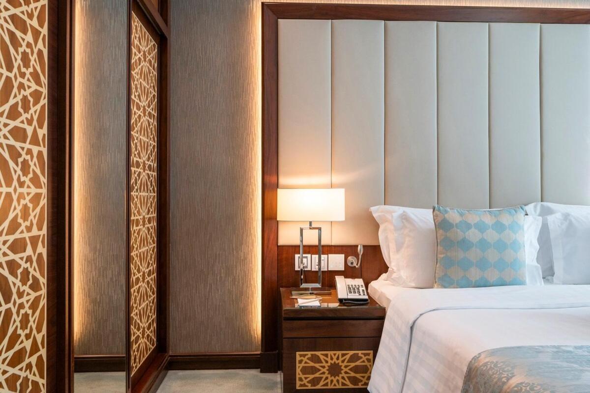 5 Star 2br W & Infinity Pool Full Canal & Burj Views Apartment Dubai