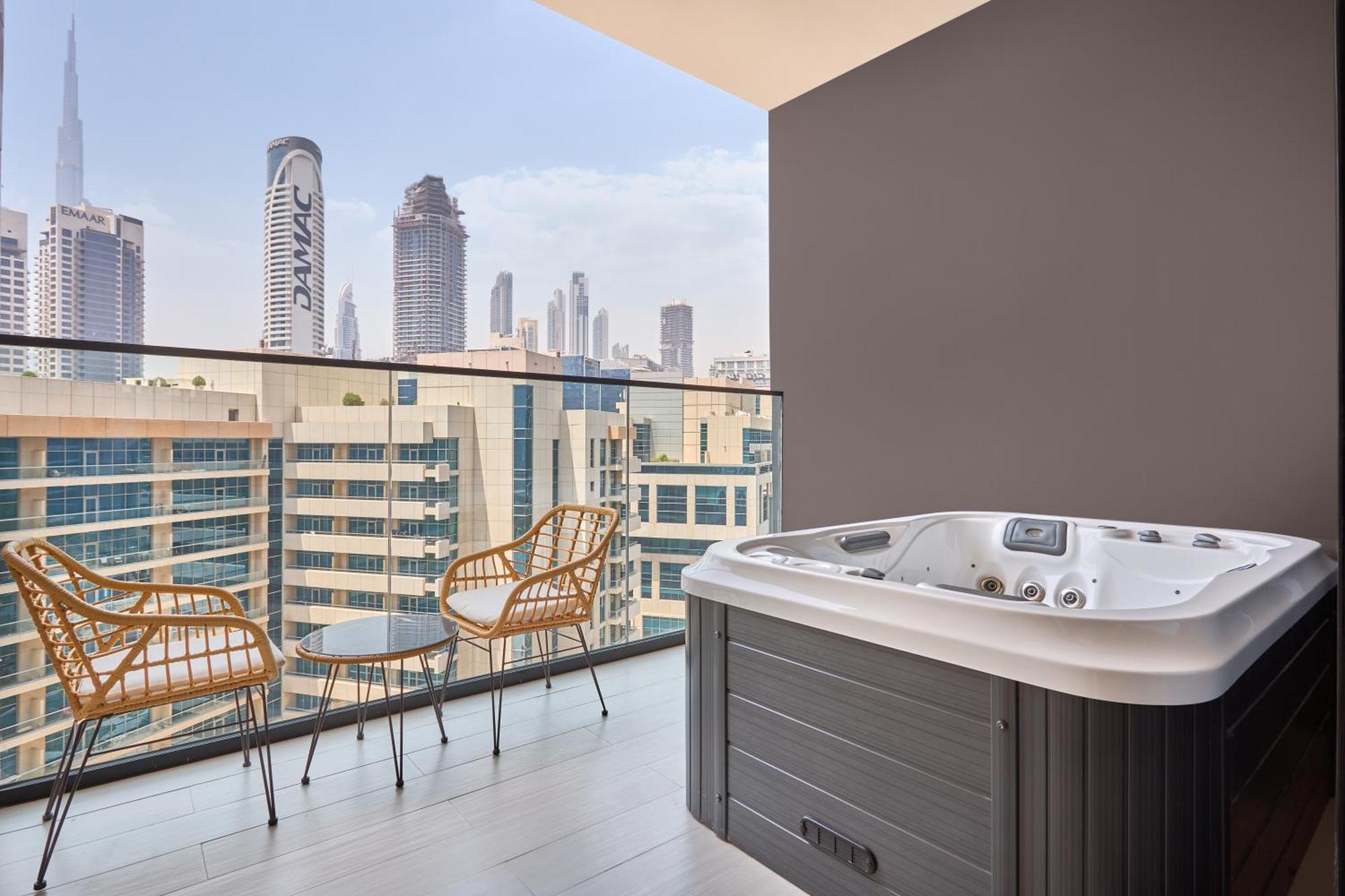 Aesthetic With Private Jacuzzi! *