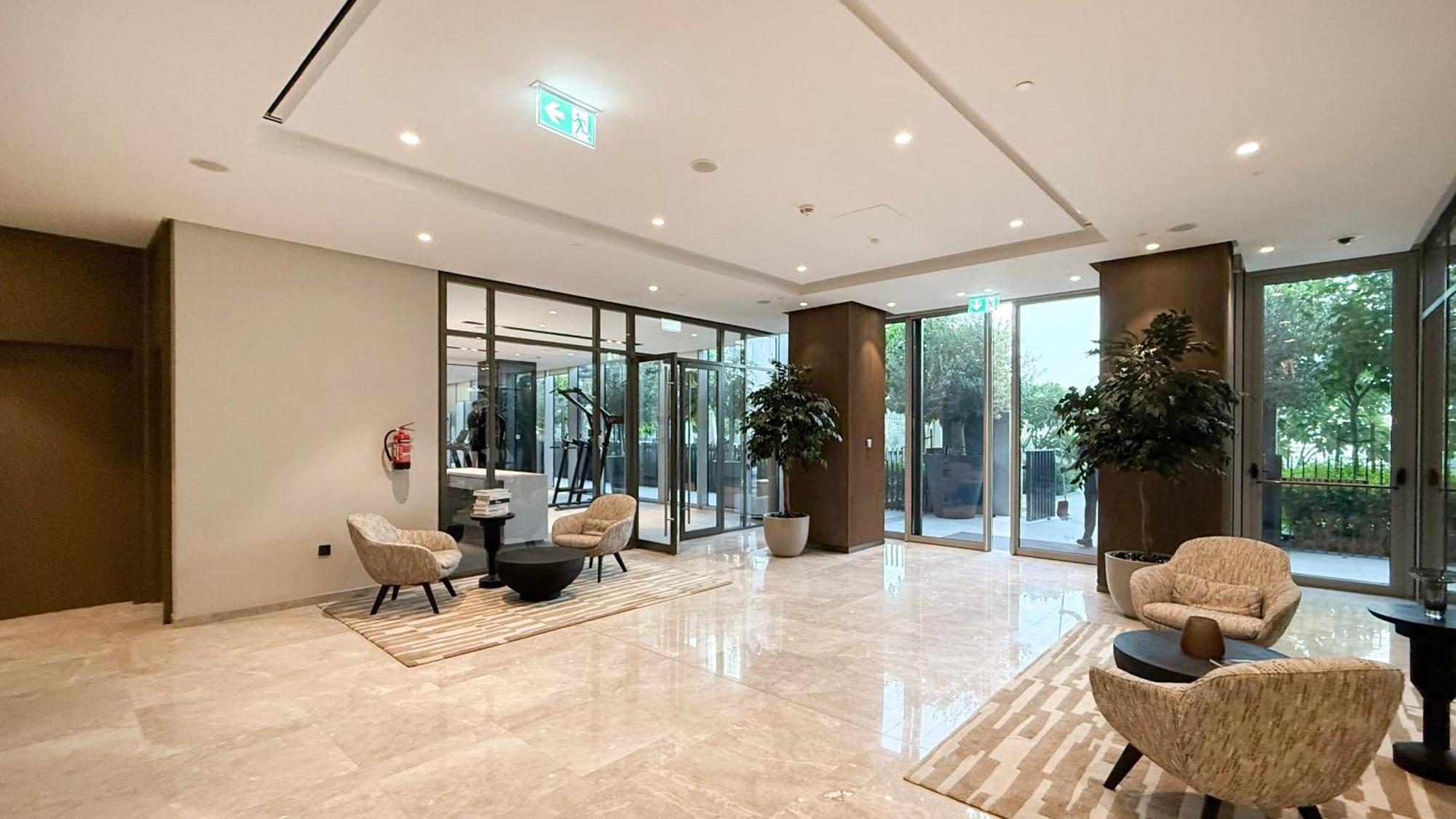 Apartment Skyhigh Luxury 2br Burj View Walk Mall