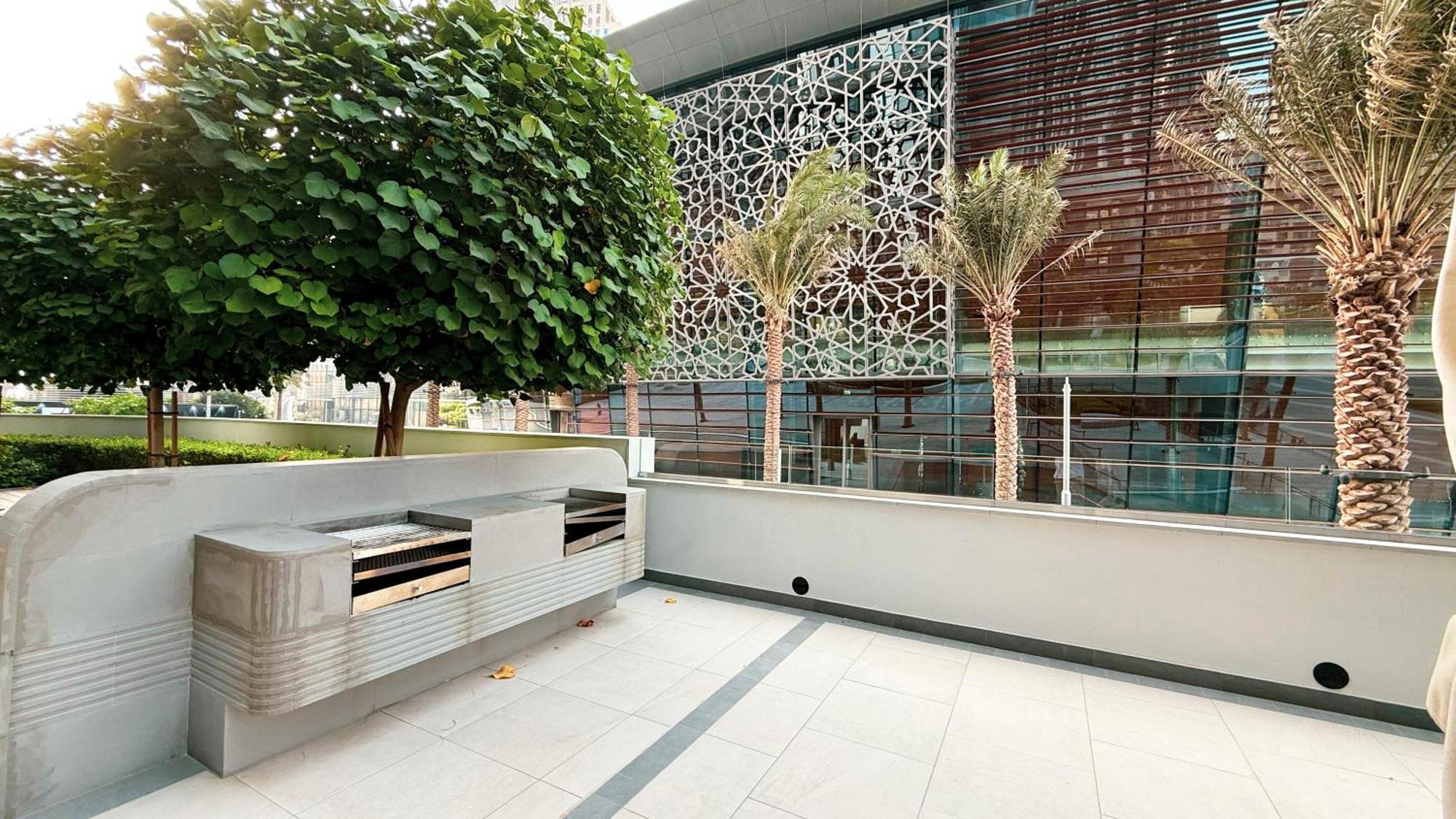 Skyhigh Luxury 2br Burj View Walk Mall Apartment