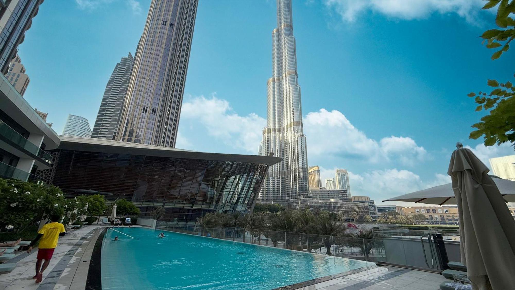 Skyhigh Luxury 2br Burj View Walk Mall Apartment