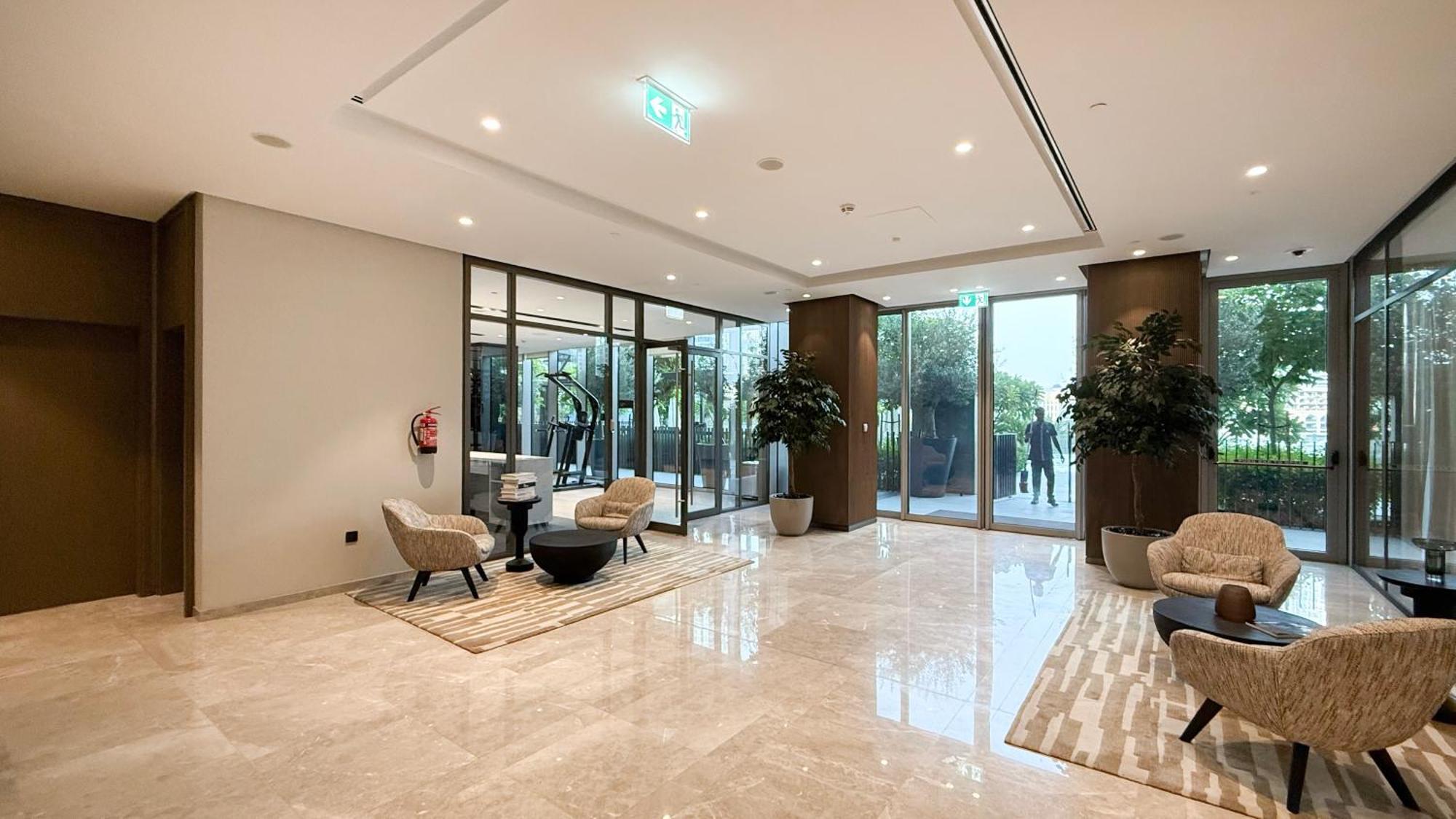 Skyhigh Luxury 2br Burj View Walk Mall Apartment *