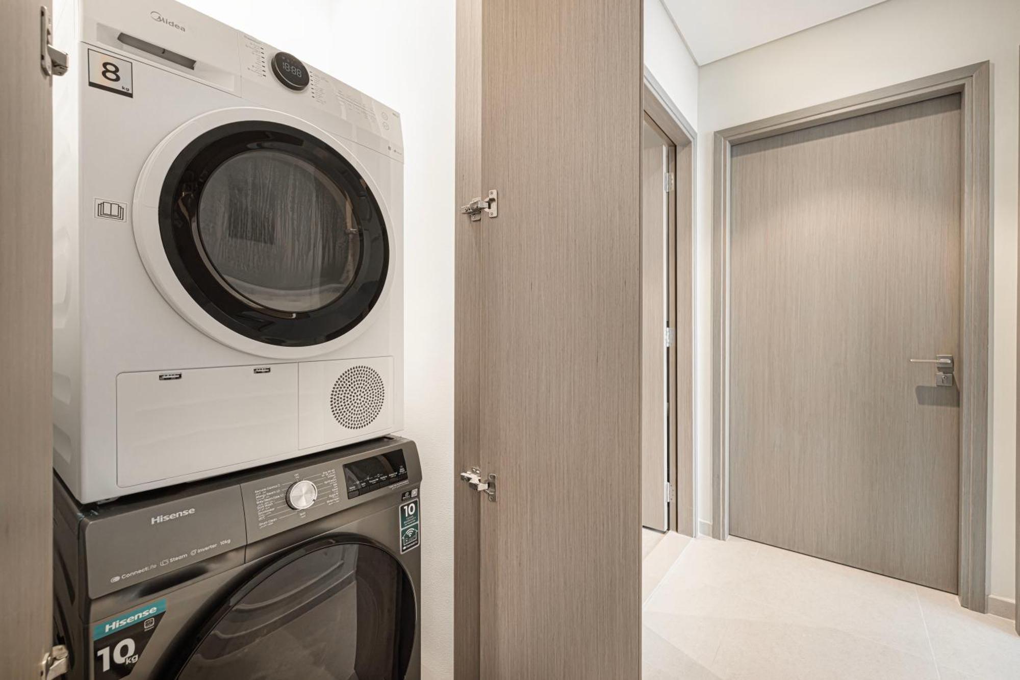 Skyhigh Luxury 2br Burj View Walk Mall Apartment