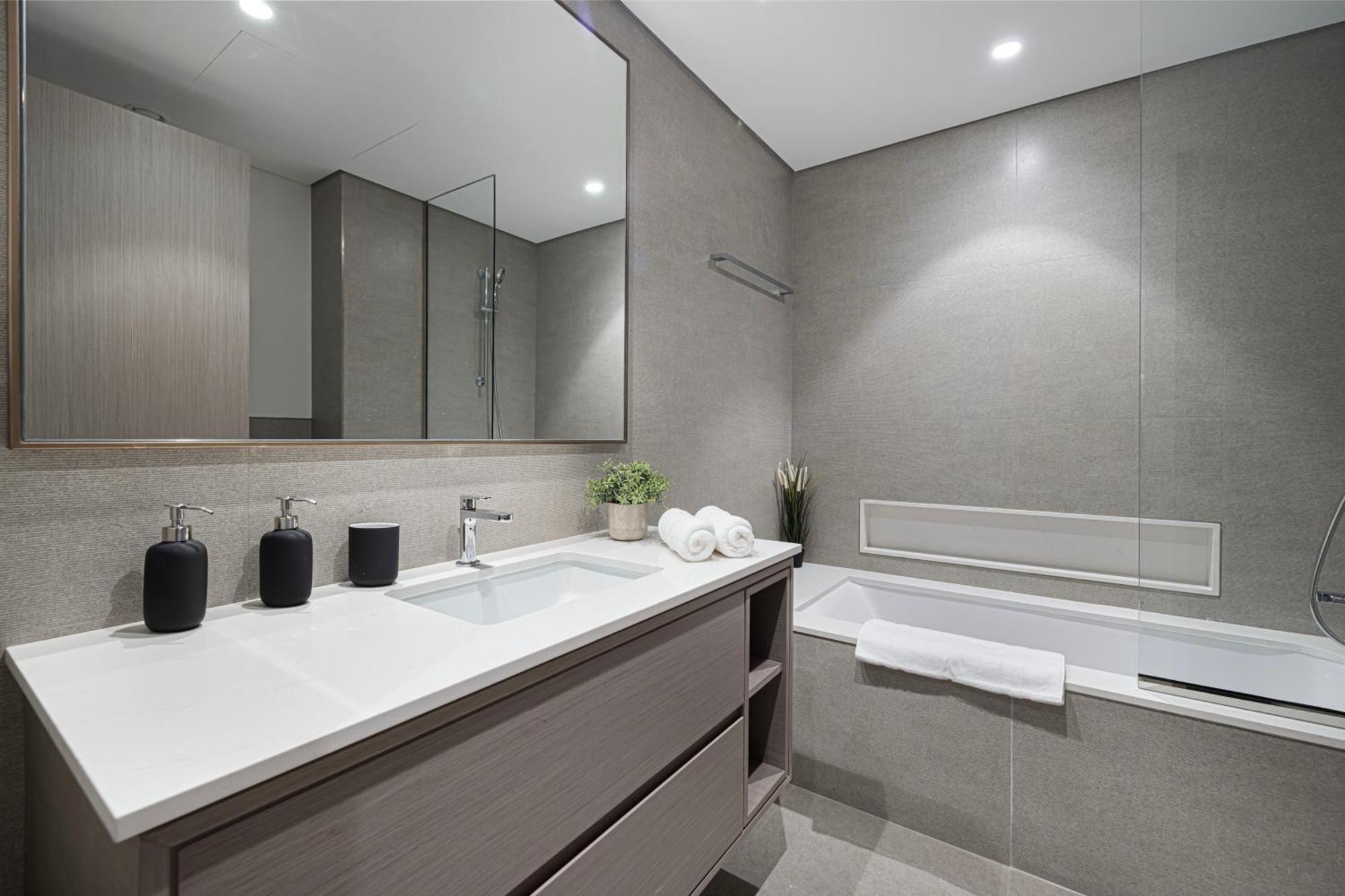 Skyhigh Luxury 2br Burj View Walk Mall