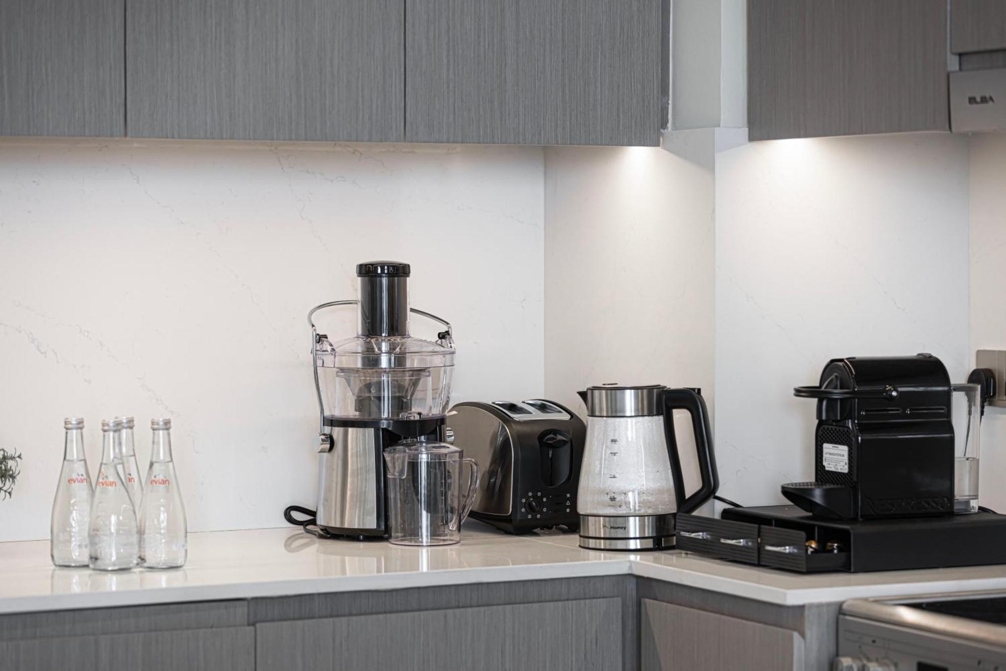 Skyhigh Luxury 2br Burj View Walk Mall Apartment