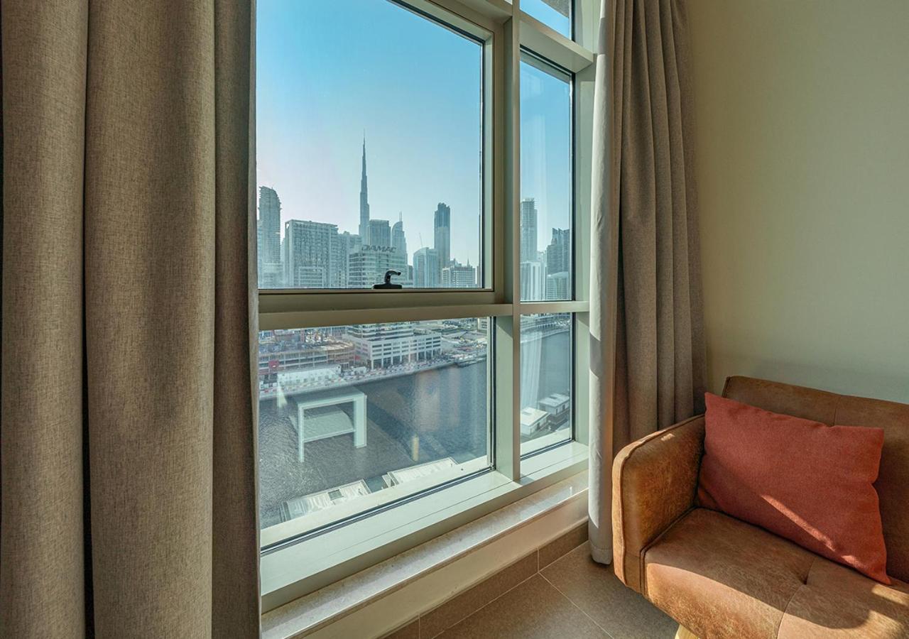 Luxurious With Burj Khalifa & Canal Views *