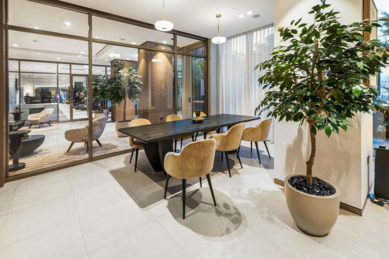 Apartment Luxury Grande 2br Near Dubaimall