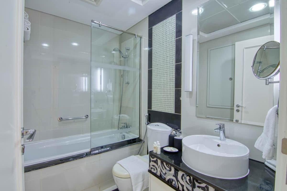 Luxurious 2bdr In Downtown-2mins From Mall