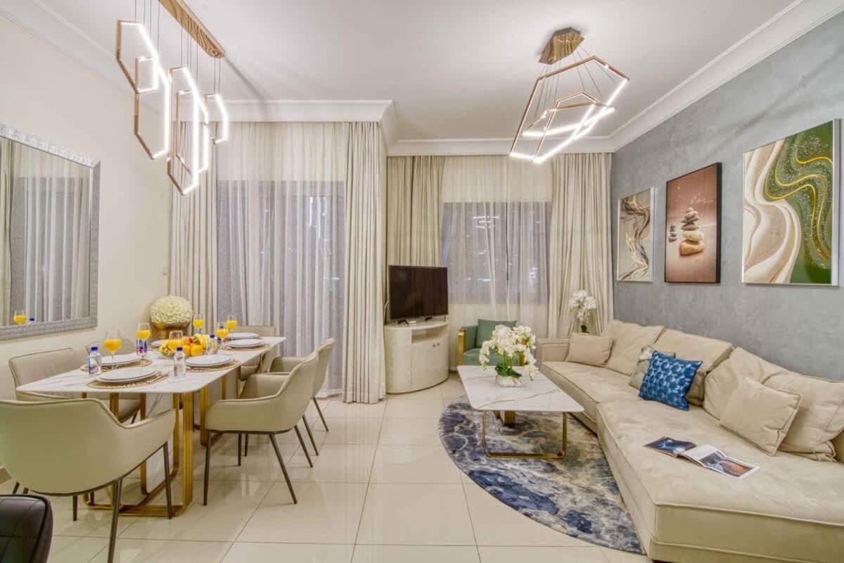 Luxurious 2bdr In Downtown-2mins From Mall Apartment *