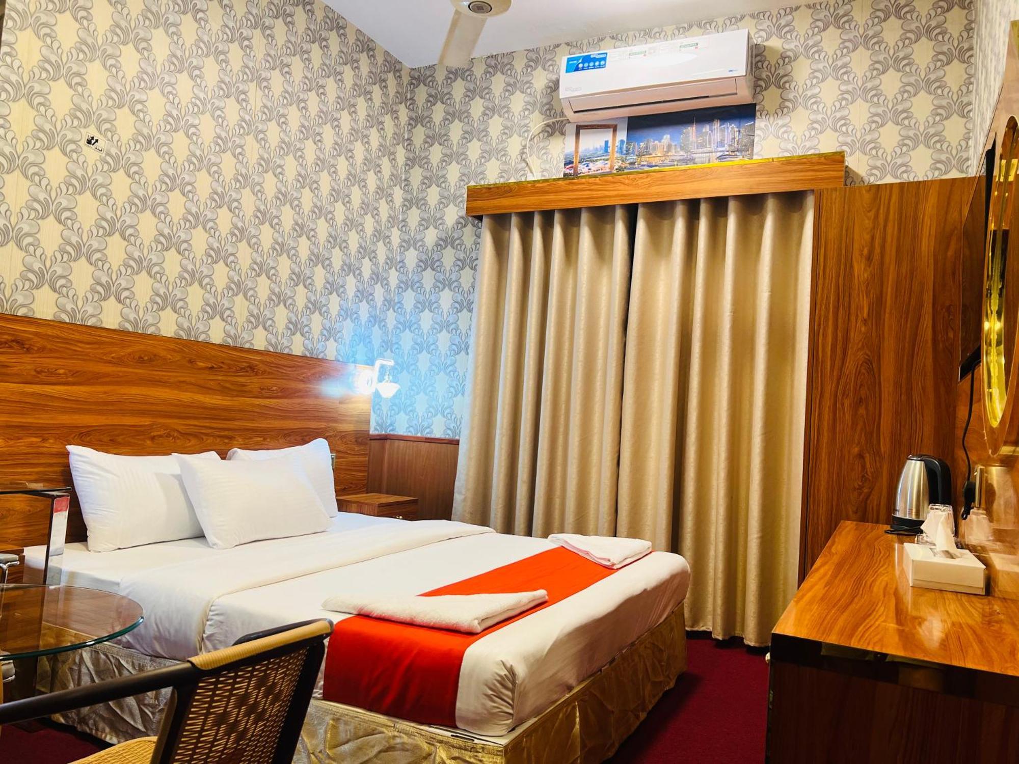 Hotel Parasol