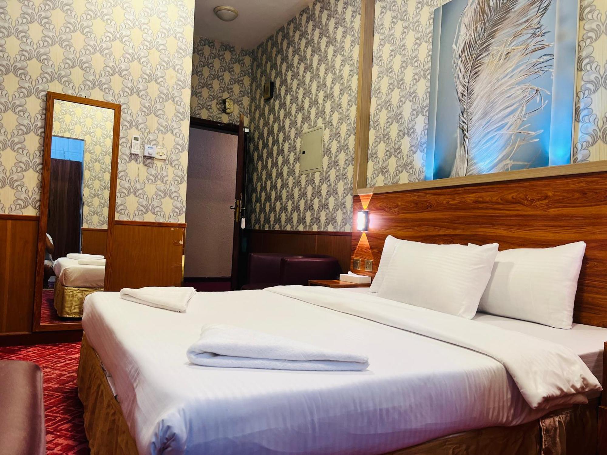 Hotel Parasol *
