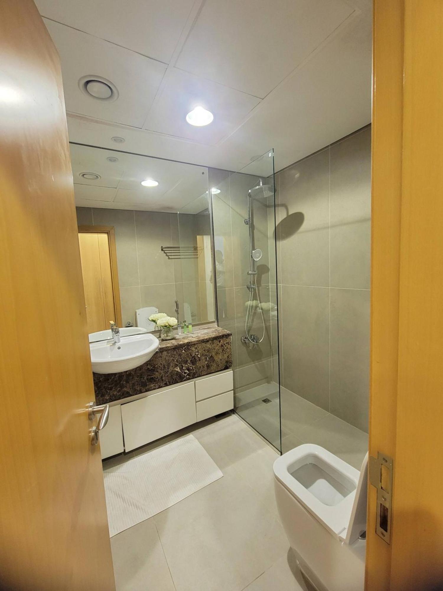 Apartment Spacious 2br Canal Vibes Business Bay *