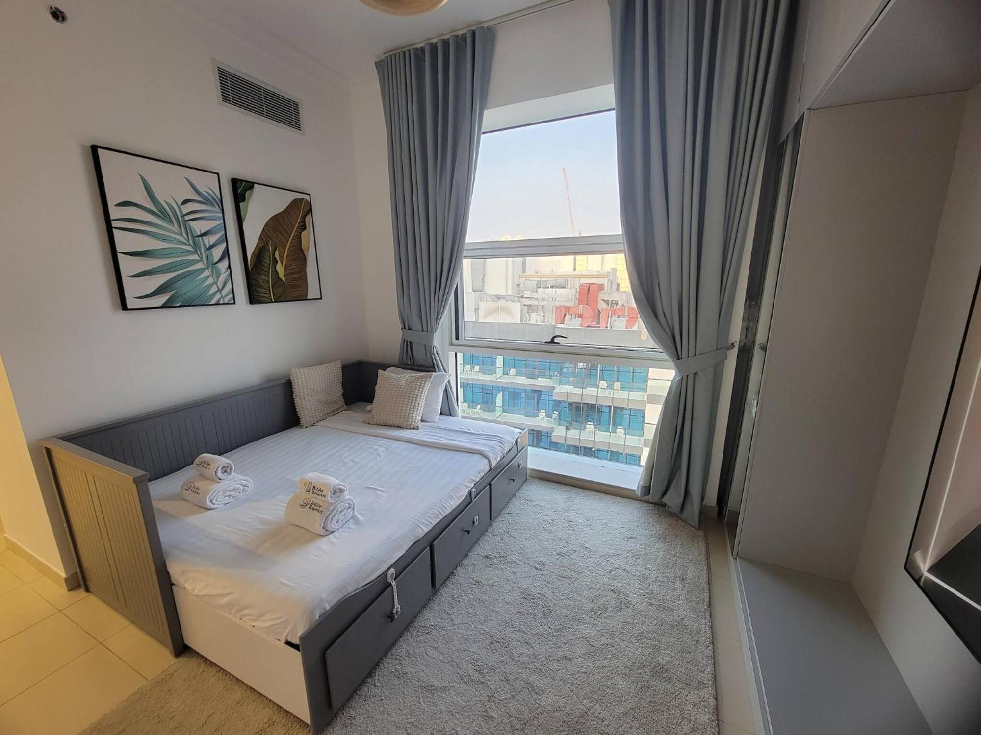 Spacious 2br Canal Vibes Business Bay Apartment Dubai