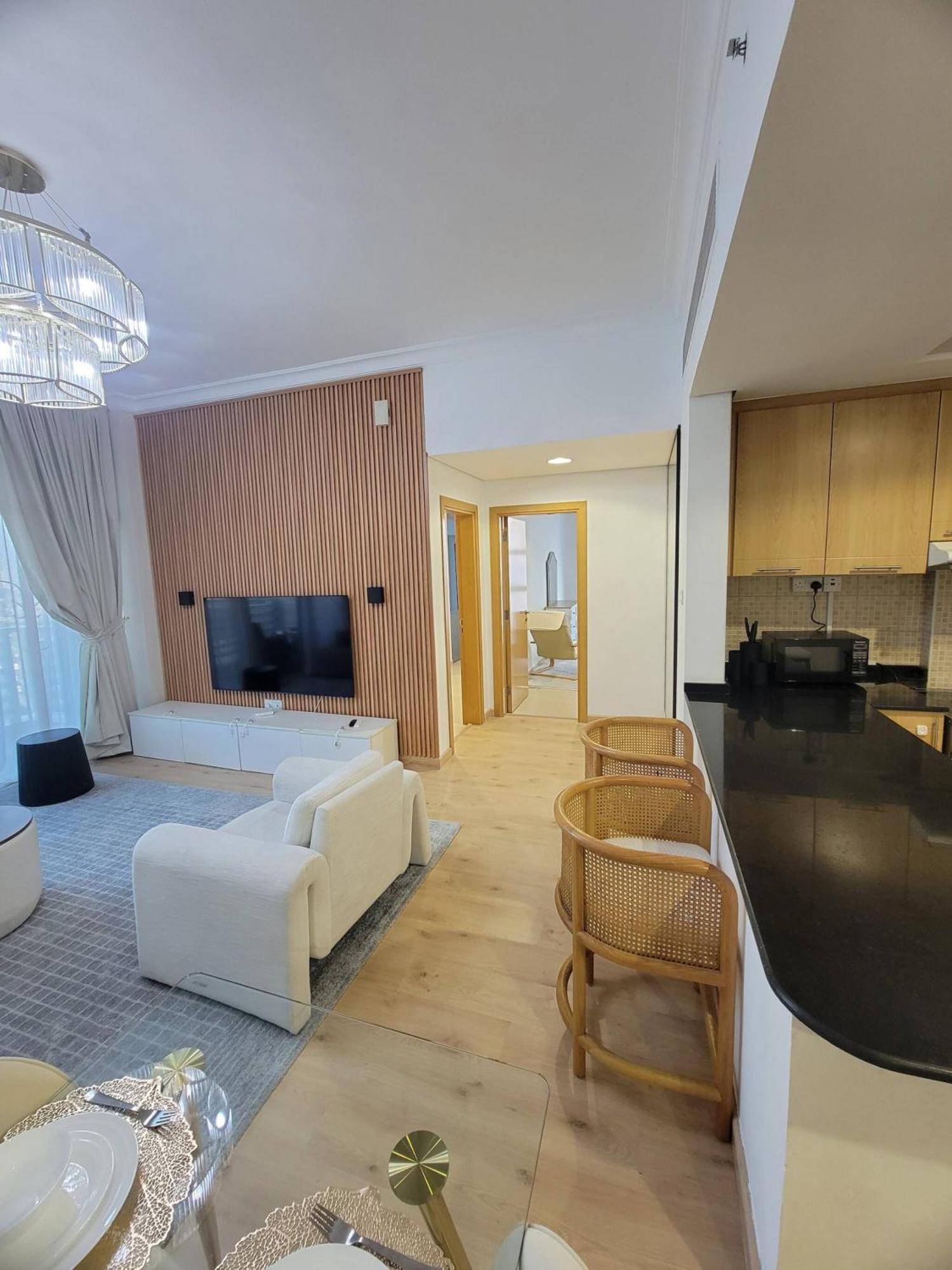 Apartment Spacious 2br Canal Vibes Business Bay *