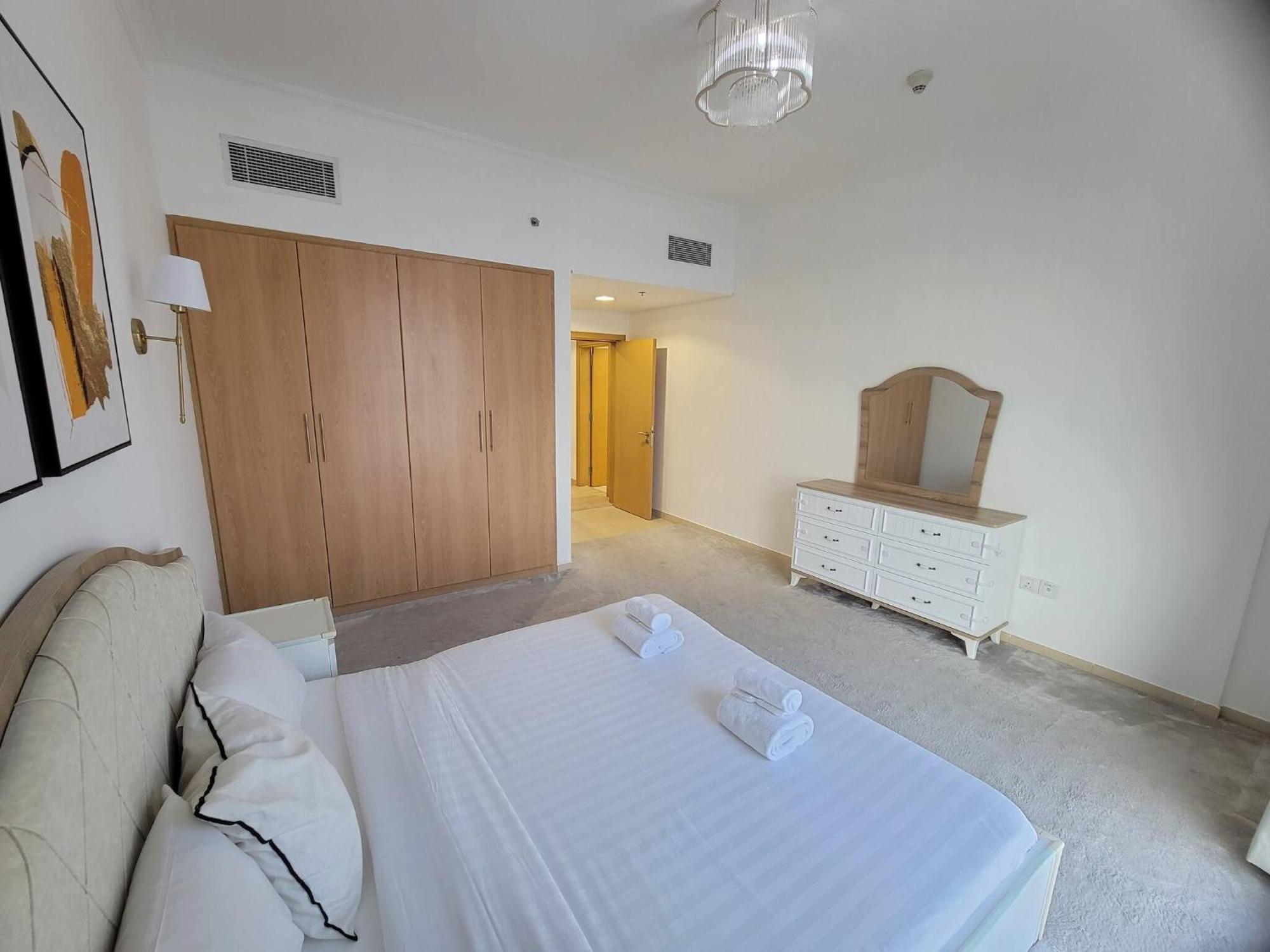 Apartment Spacious 2br Canal Vibes Business Bay