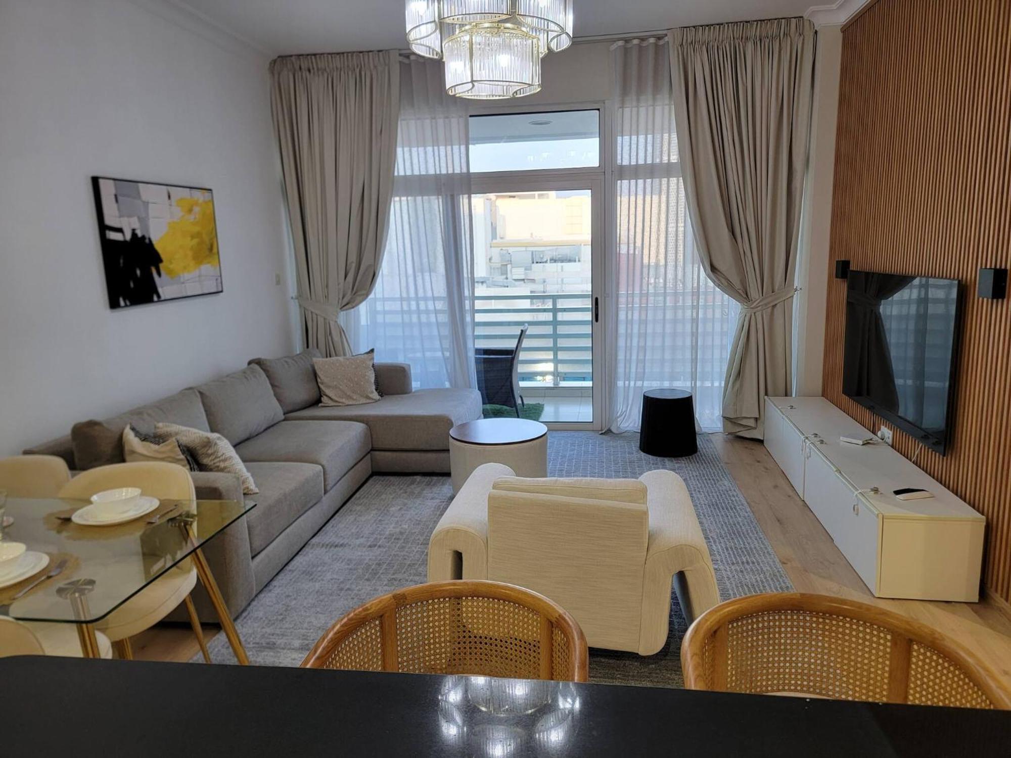 Spacious 2br Canal Vibes Business Bay Apartment Dubai
