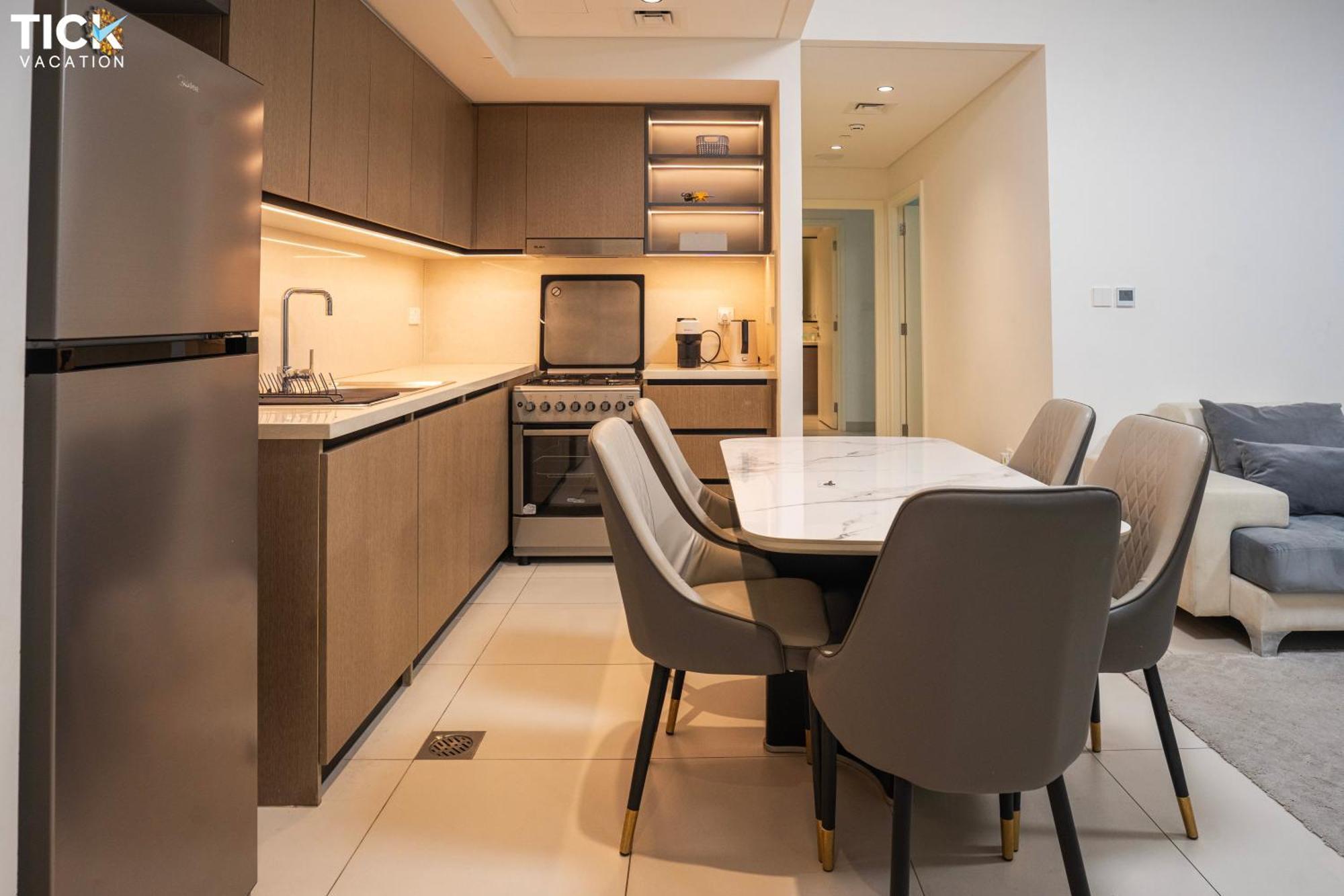 Apartment Tick - Burj Crown Luxury 2br W Balcony & Pool View *