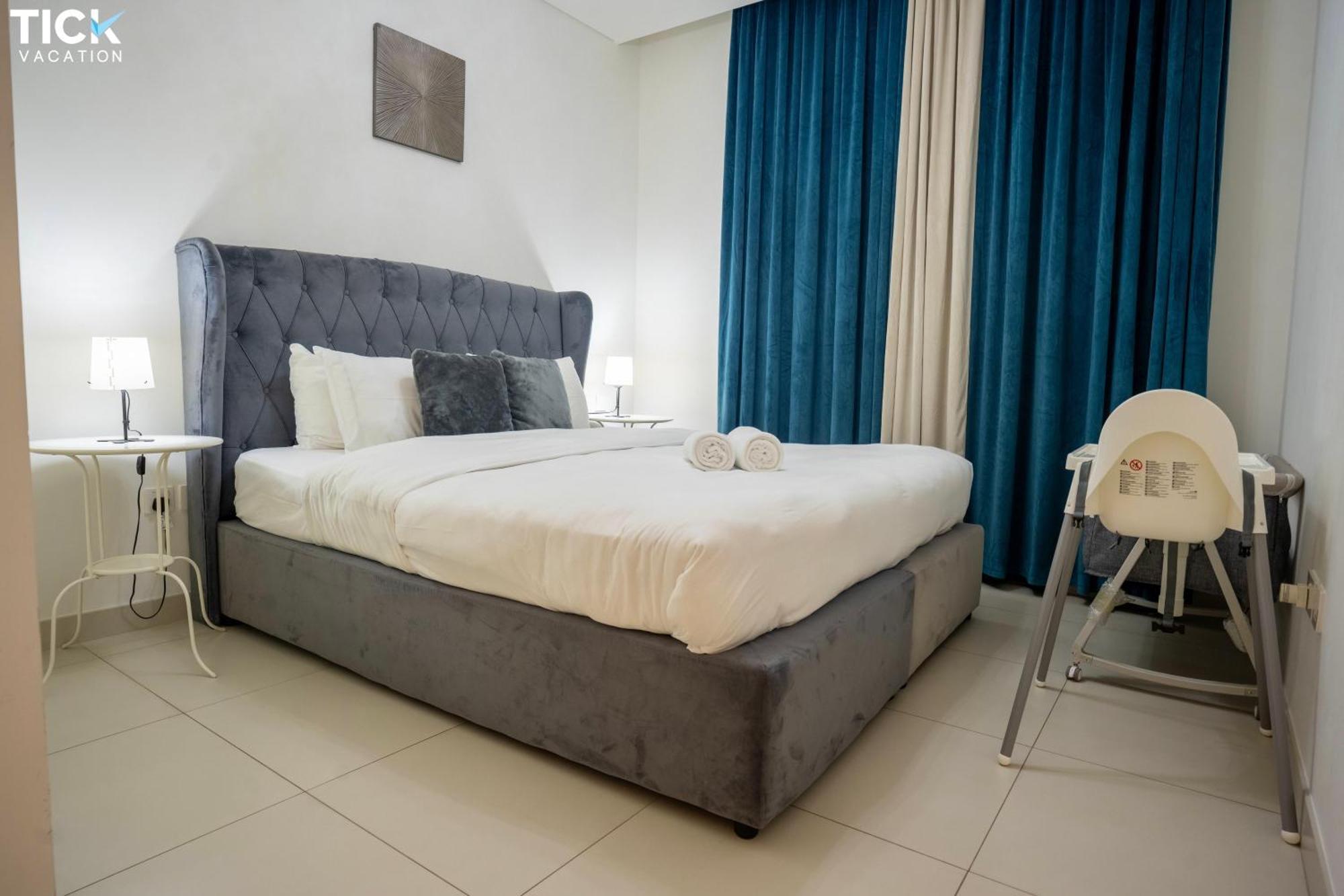 Tick - Burj Crown Luxury 2br W Balcony & Pool View * Dubai