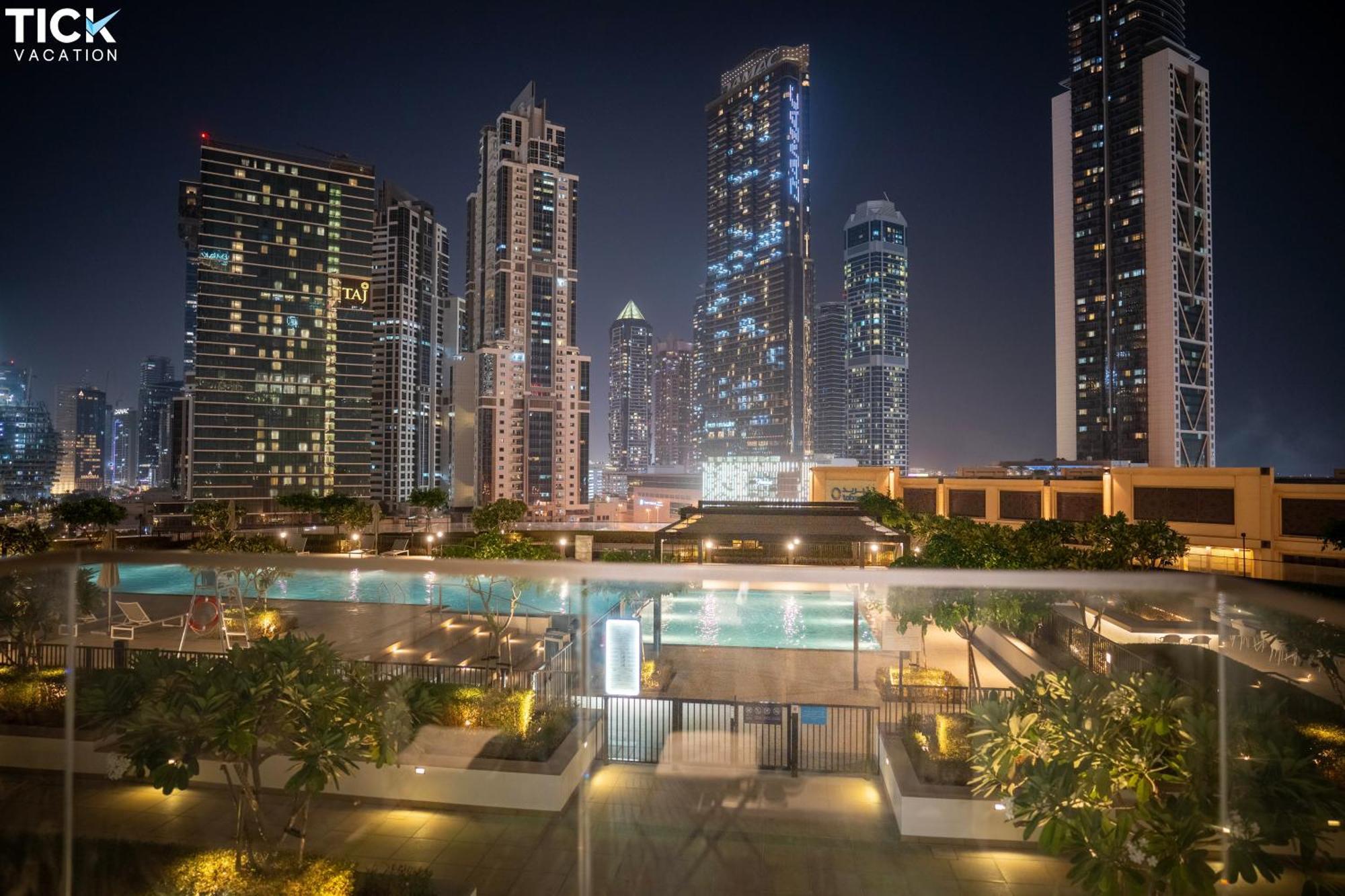 Tick - Burj Crown Luxury 2br W Balcony & Pool View Apartment
