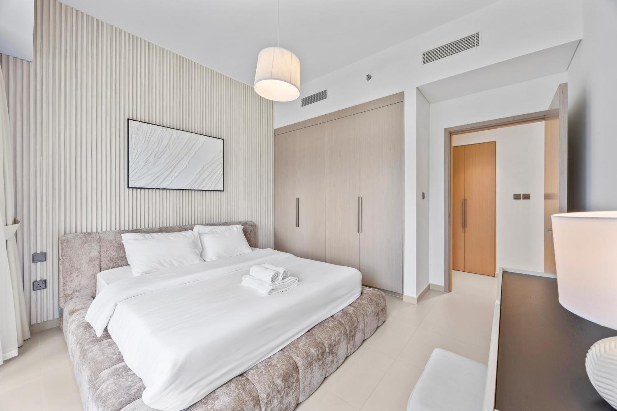 Act Tower-1br Near Burj Khalifa Apartment Dubai