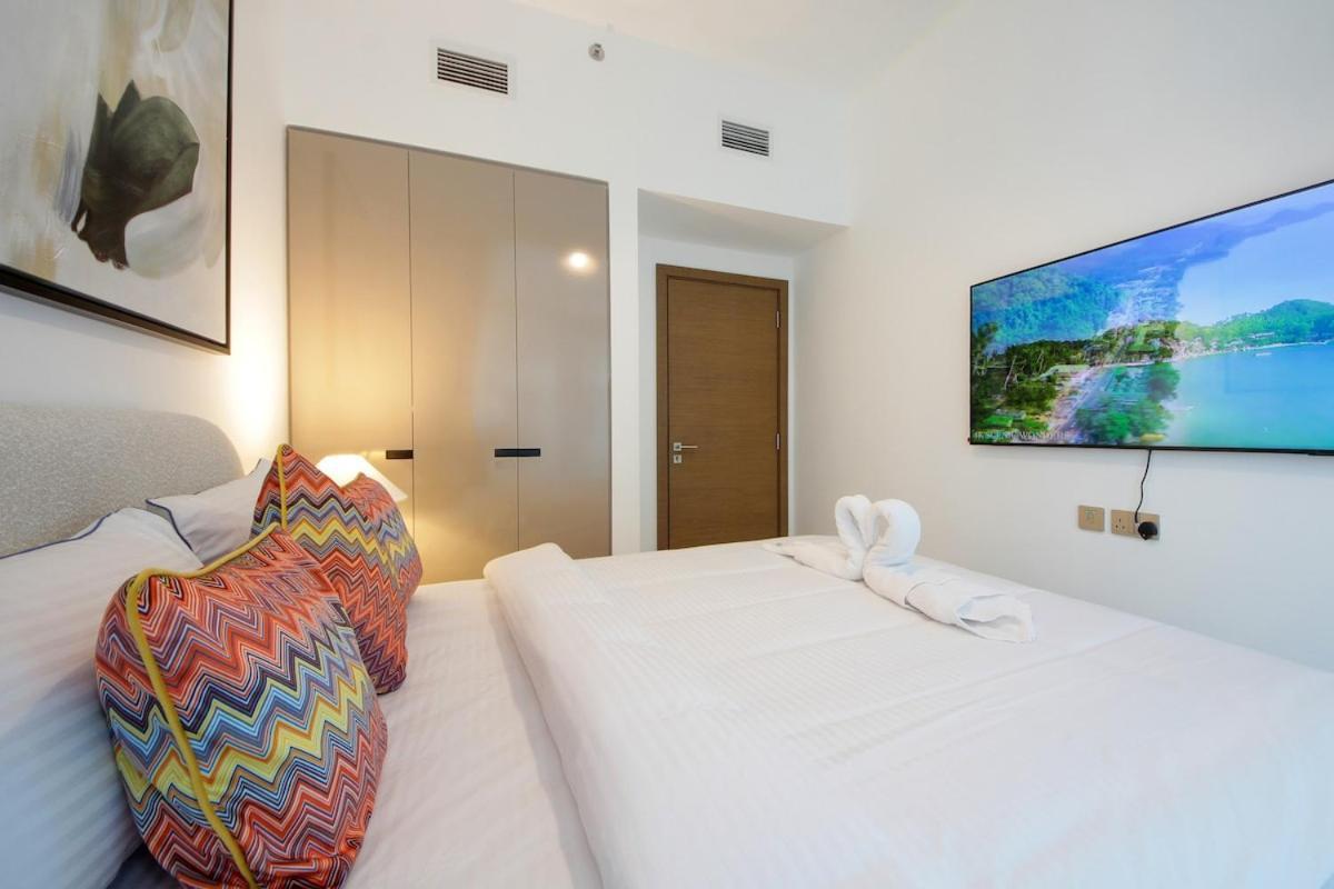 Urban Oasis 2br Retreat In With Pool View Apartment