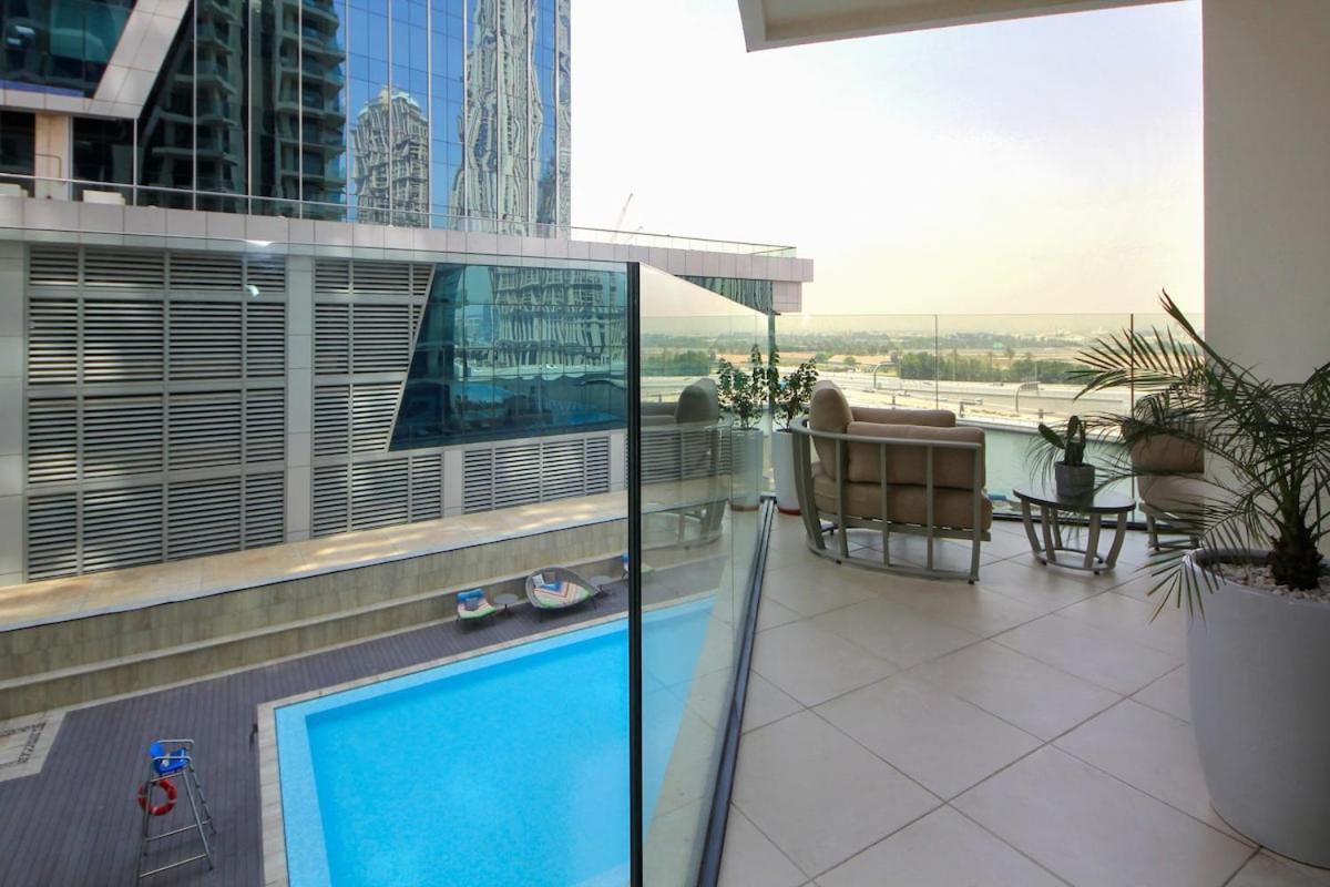 Urban Oasis 2br Retreat In With Pool View