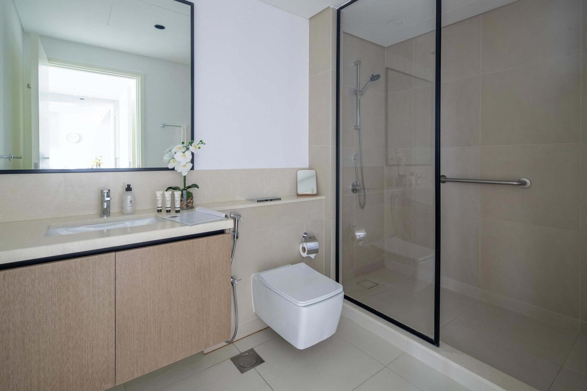 Frank Porter - Burj Crown Apartment *
