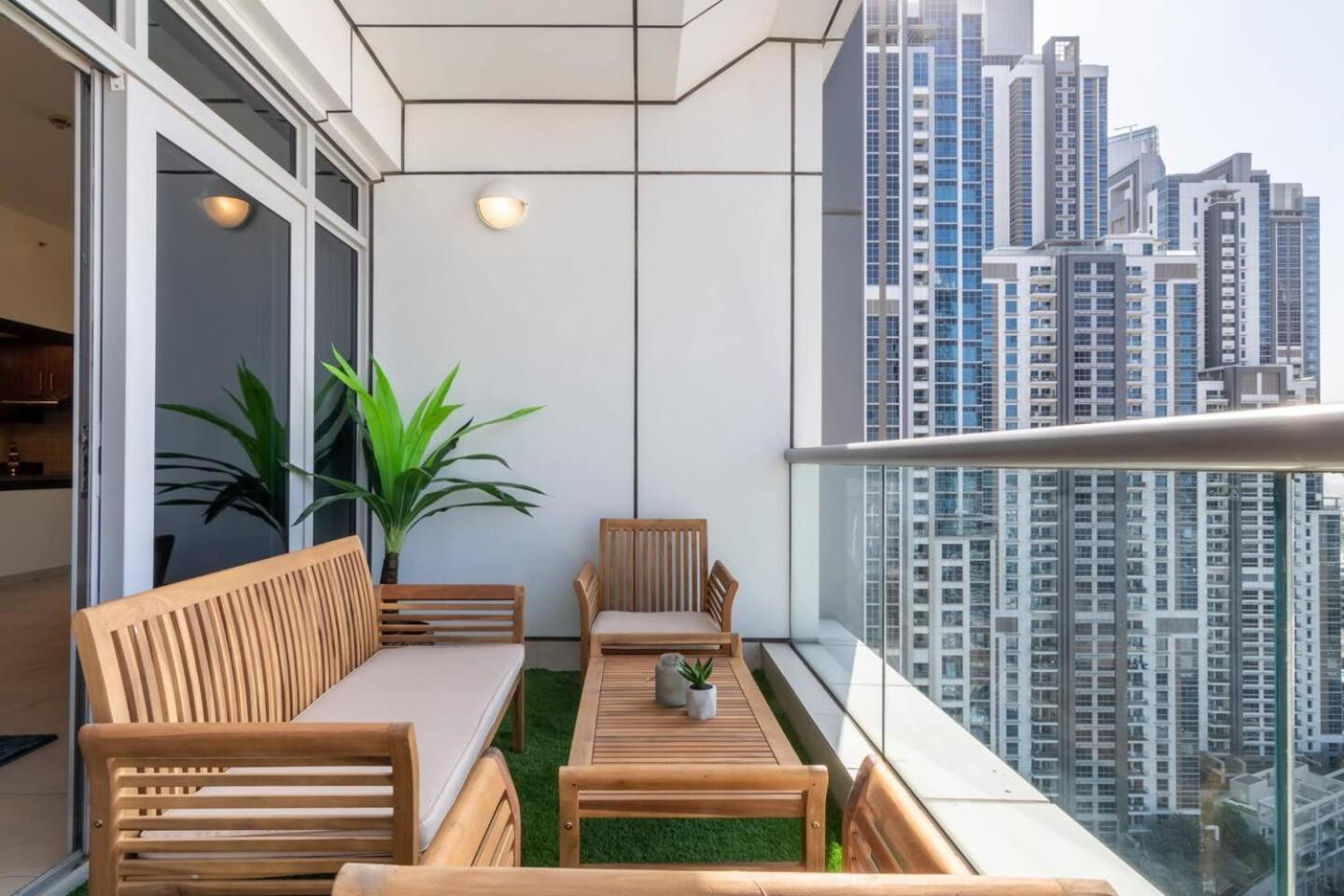 Scenic 2 Bedroom - Downtown Business Bay * Dubai